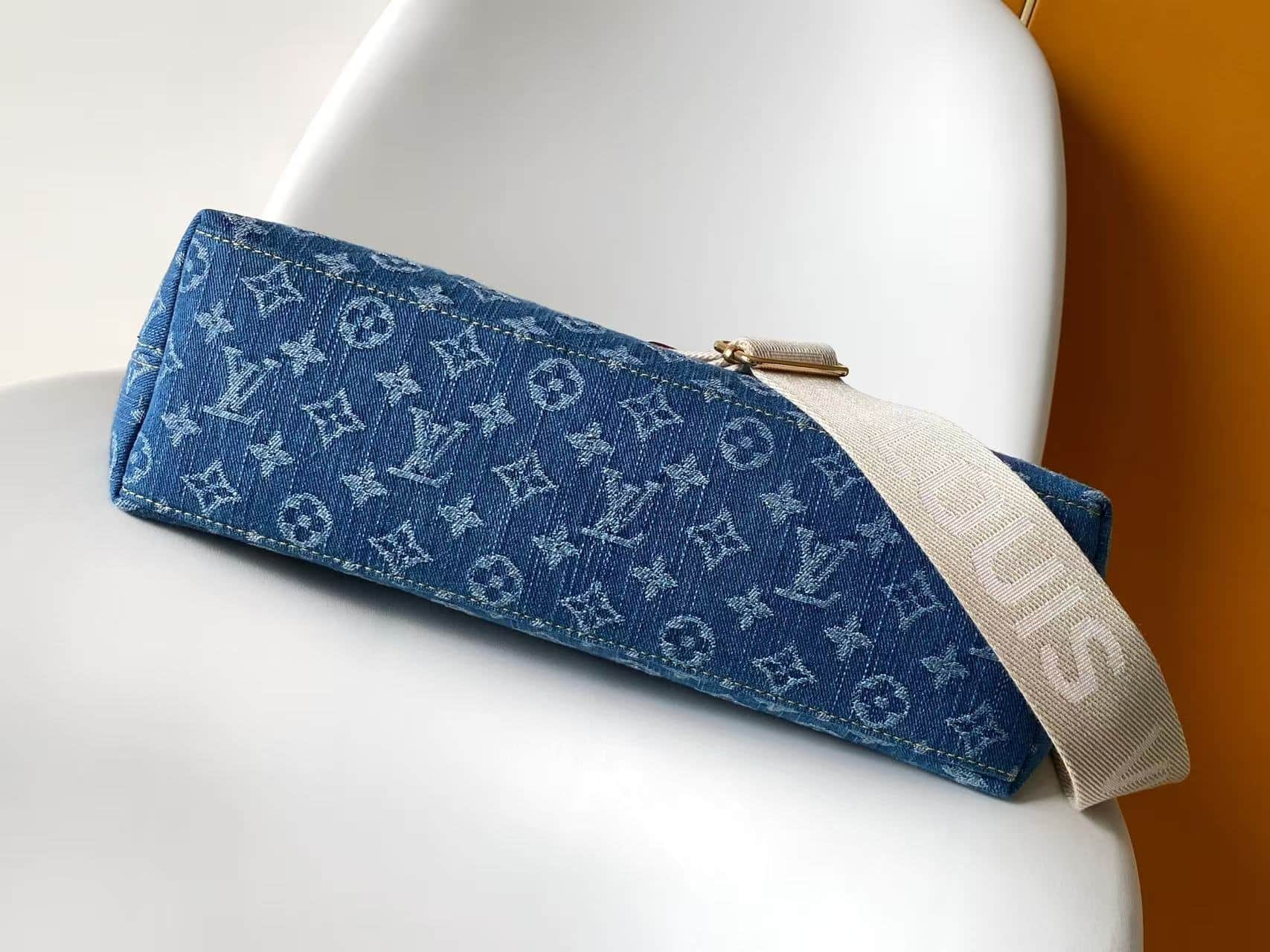 Louis Vuitton Coussin Hobo MM Blue Denim GOTS Cotton M28331 High