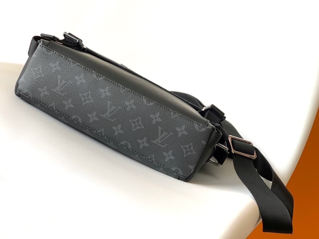 Louis Vuitton Messenger PM Voyager Monogram Eclipse M40511 High