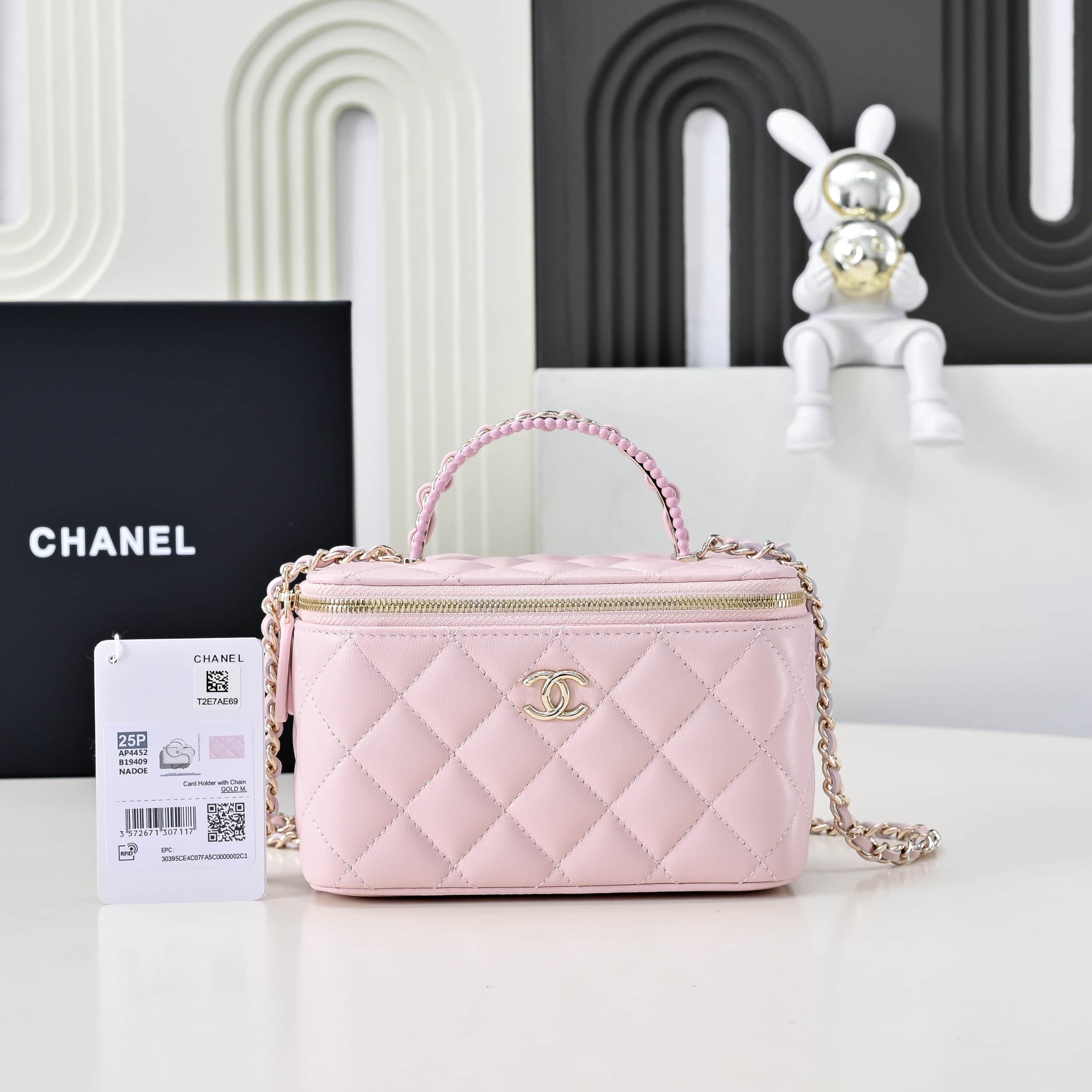 Chanel LONG VANITY WITH CHAIN Lambskin, Imitation Pearls & Gold-Tone Metal AP4452 Pink A