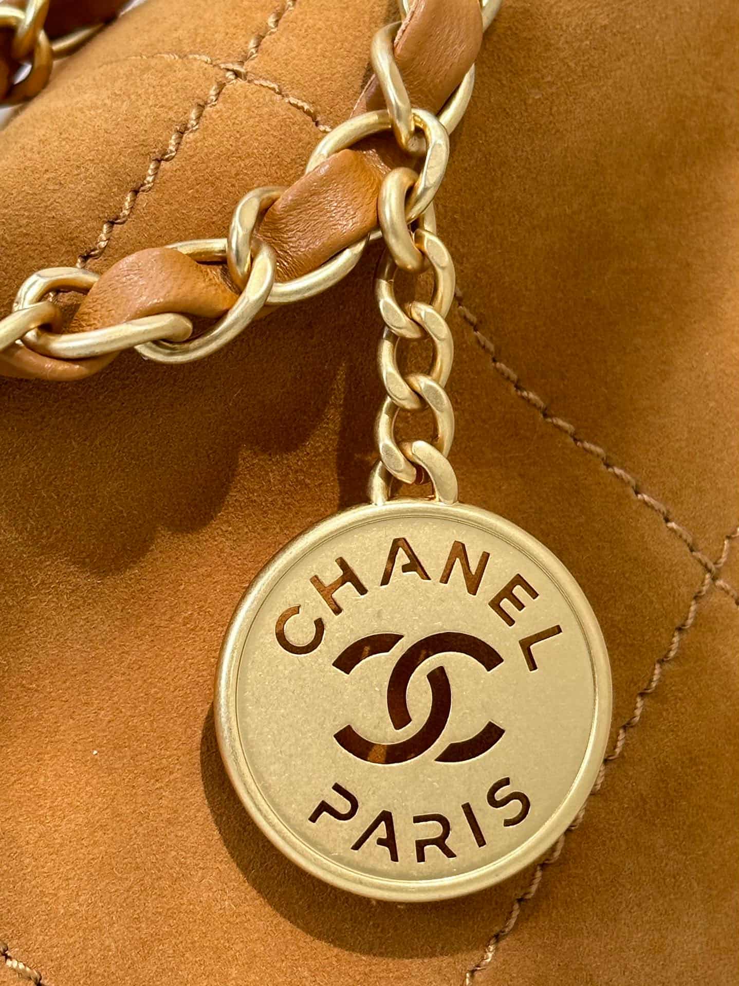 Chanel 22 Small handbag Quilted Lambskin Suede& Gold-tone metal AS3260 Beige with White TOP