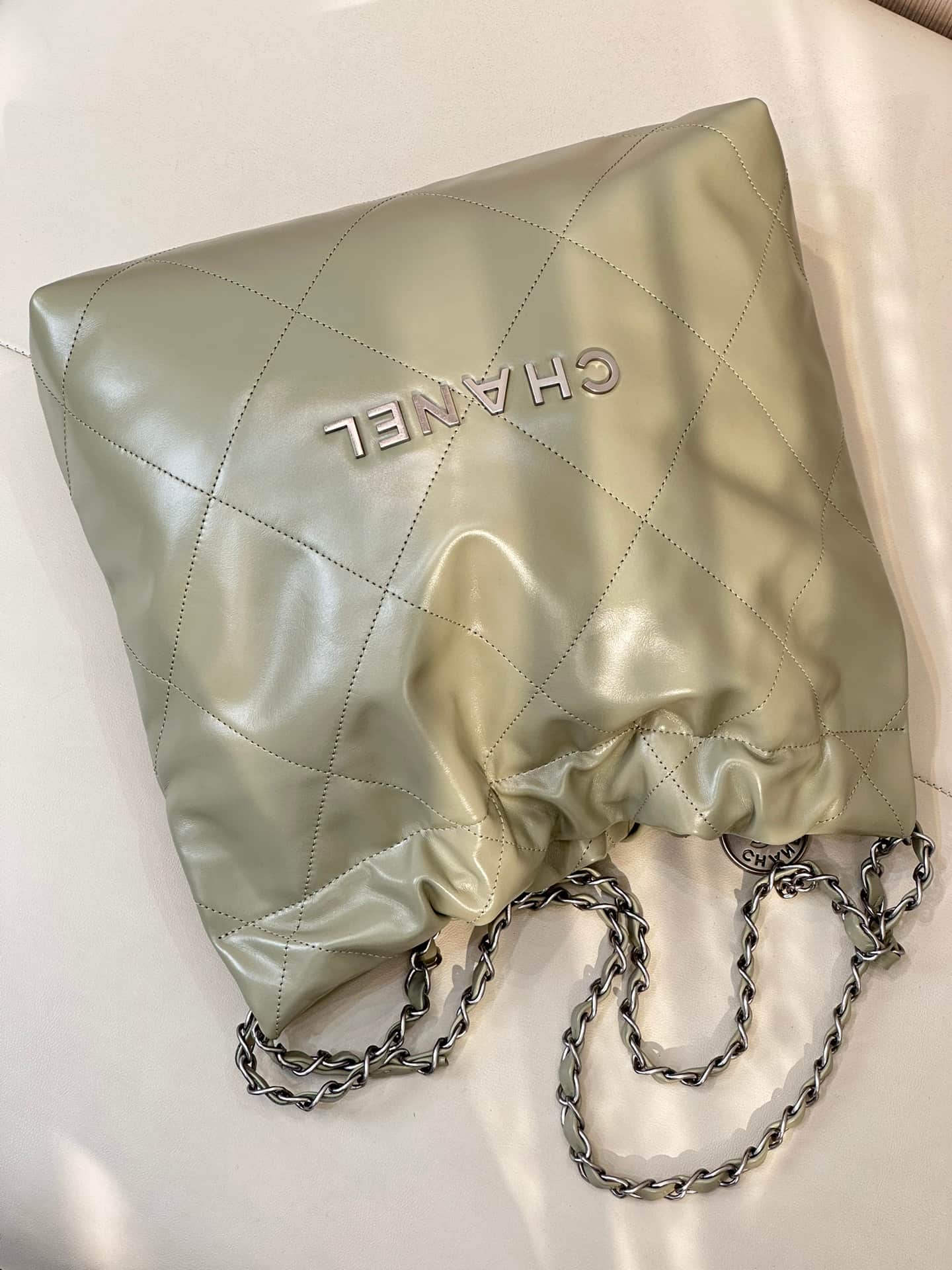 Chanel 22 Small handbag Shiny calfskin & silver-tone metal AS3260 Green TOP