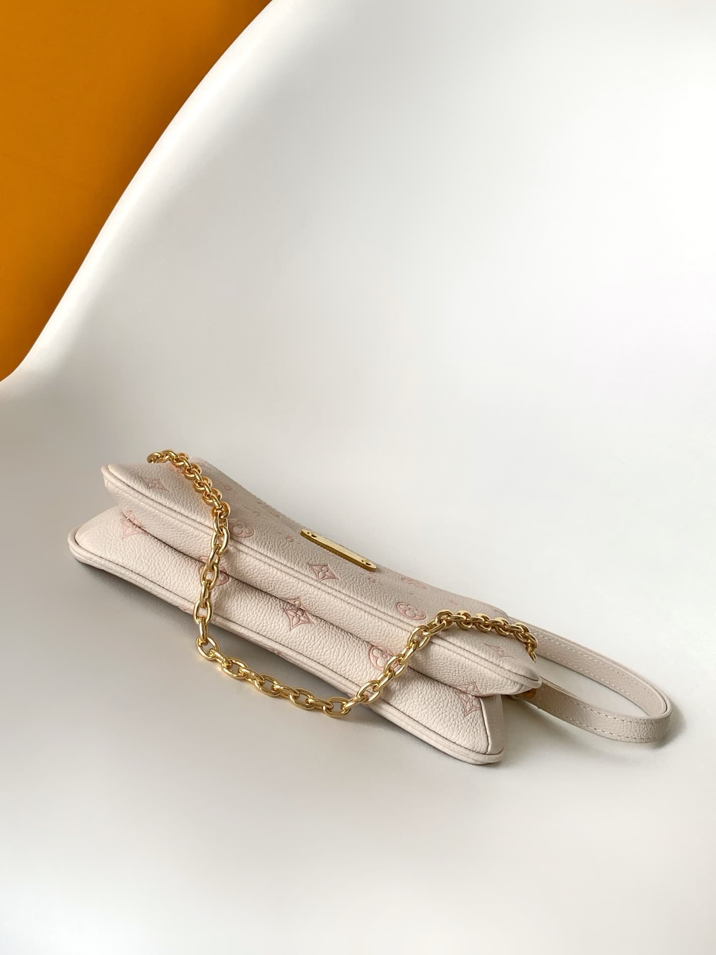 Louis Vuitton Pochette Liv Milky White/Peach Embossed grained cowhide leather M27741 High