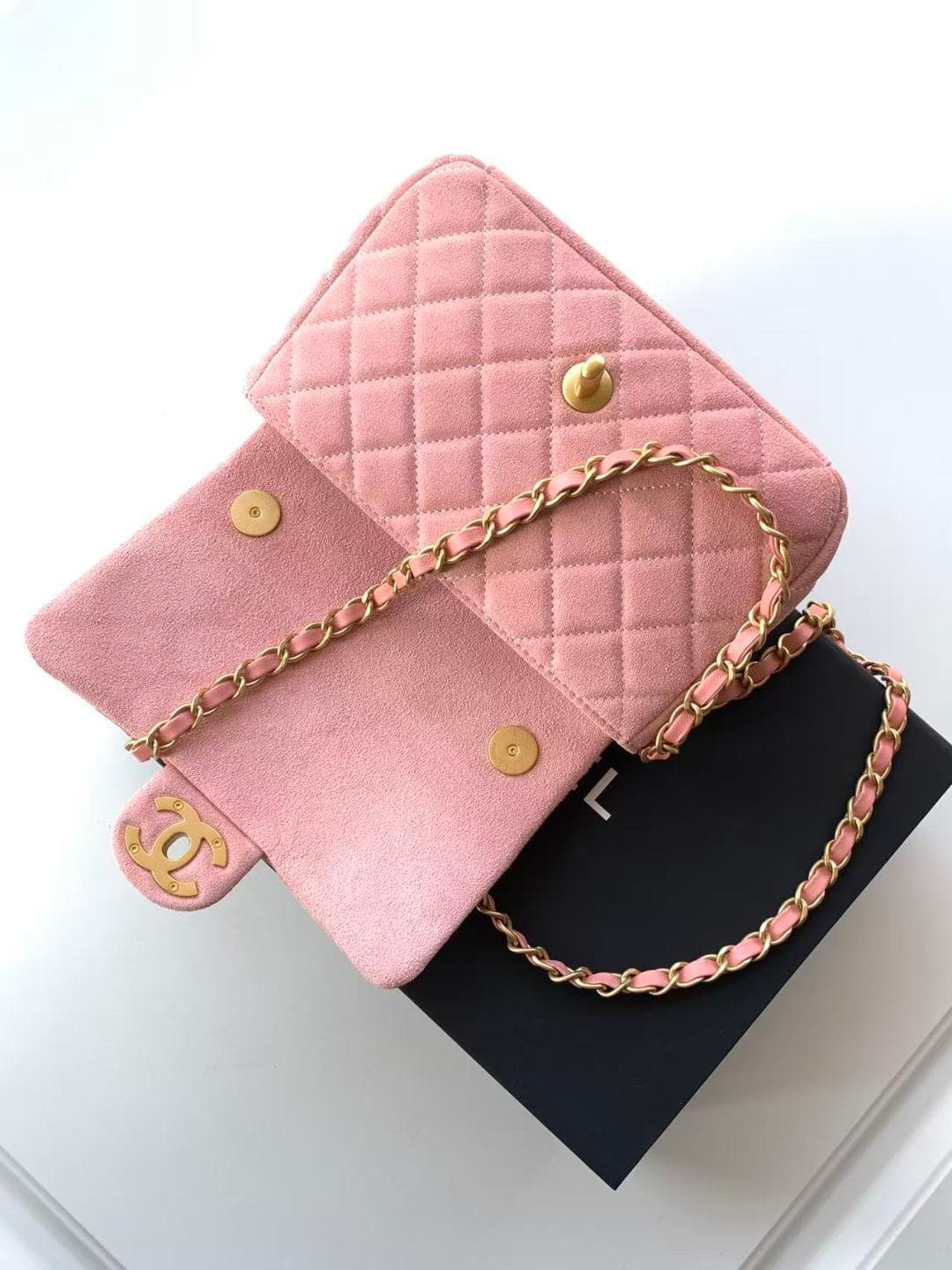 Chanel Classic Flap bag in Pink Suede & Gold-Tone Metal AS5989 A