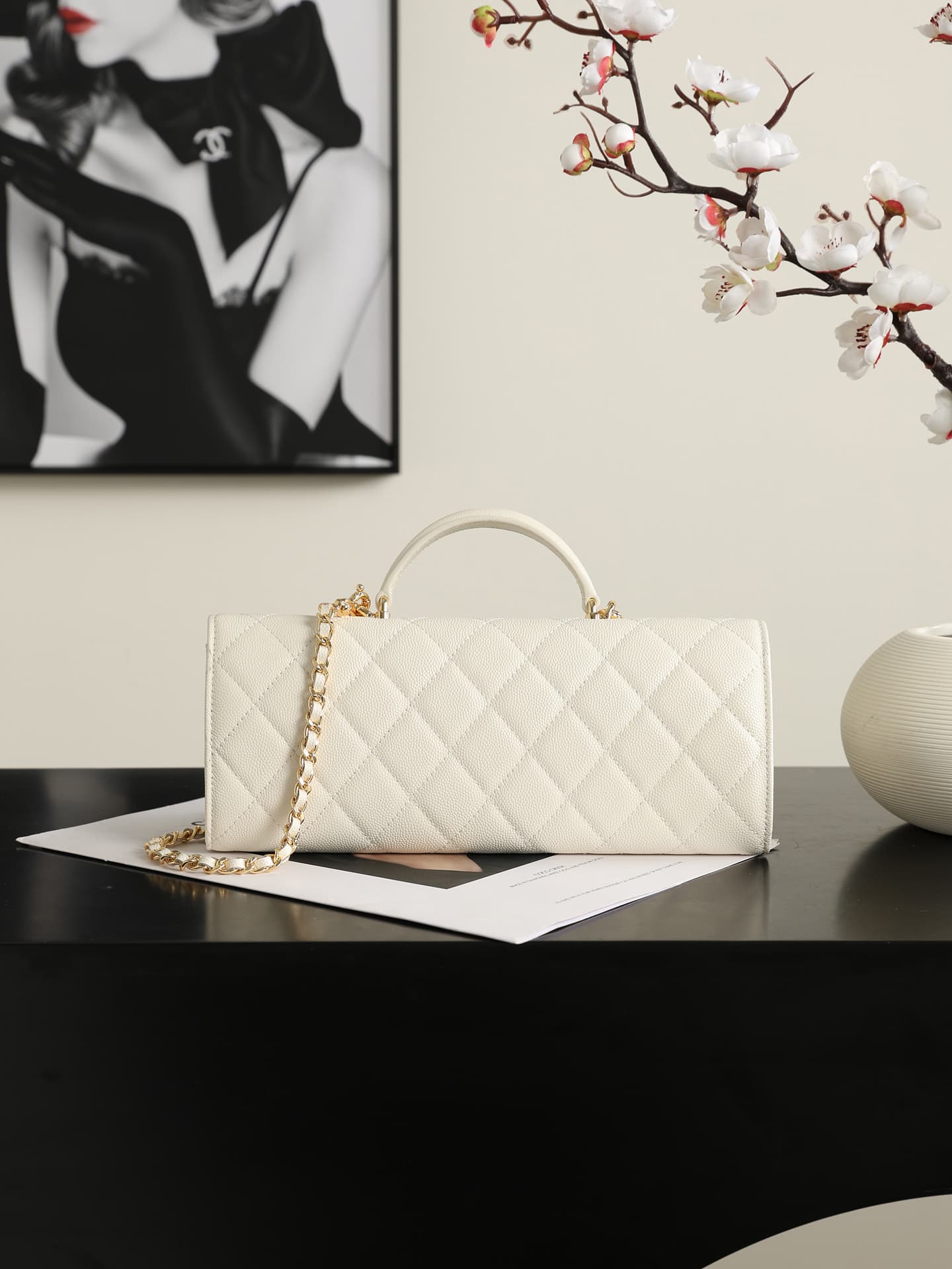 Chanel Clutch with chain Grained Calfskin & Gold-Tone Metal White AP5280 A