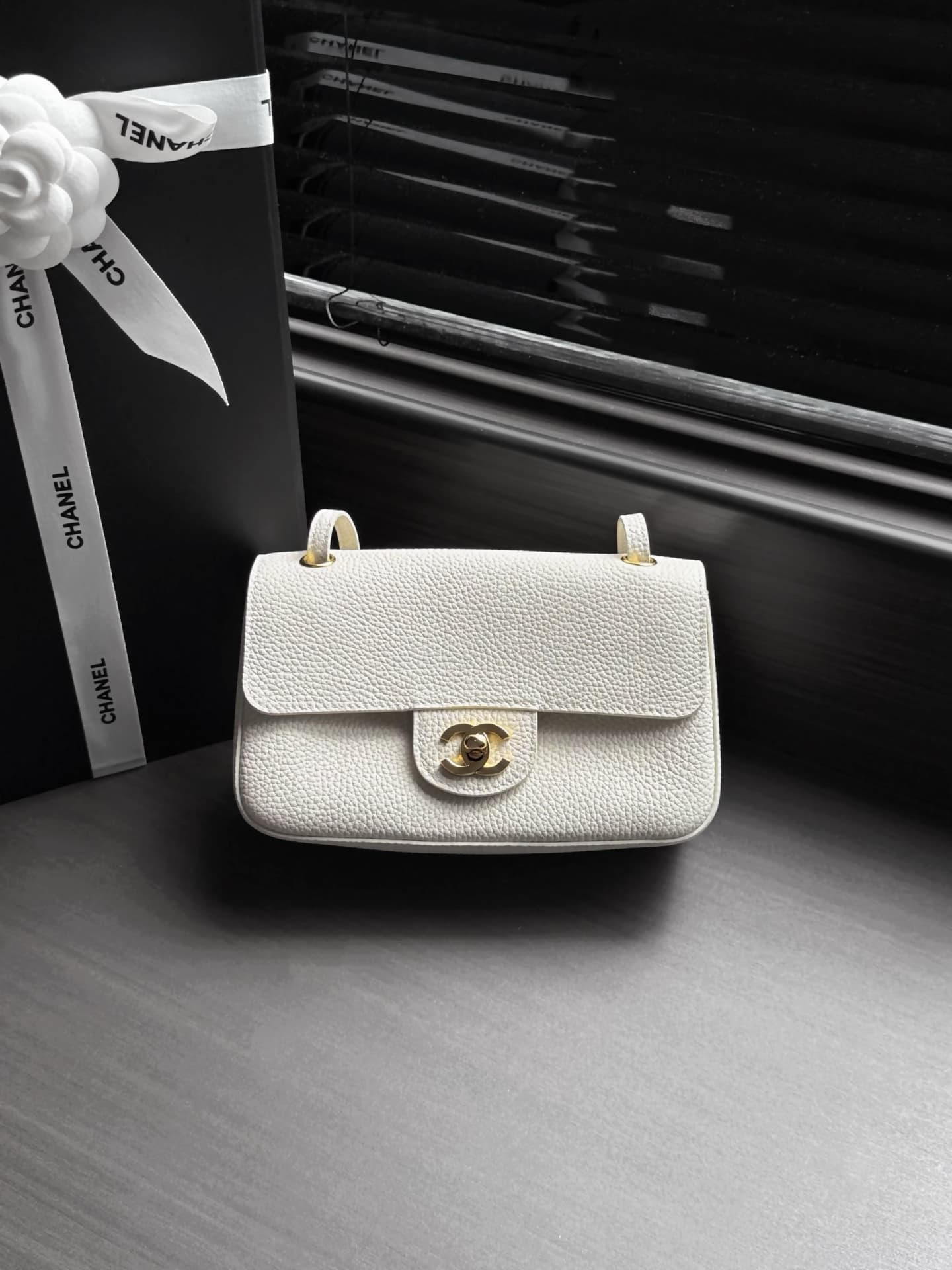 CHANEL Mini flap bag Grained Calfskin&Gold-tone metal White AS6573 A