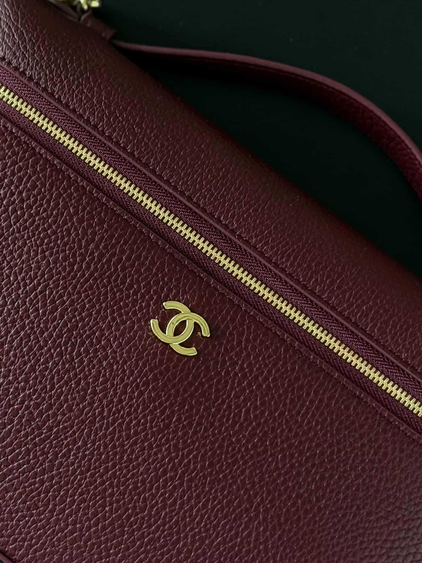 Chanel Large Vanity with chain Grained Calfskin & Gold-Tone Metal Burgundy AS5348 A
