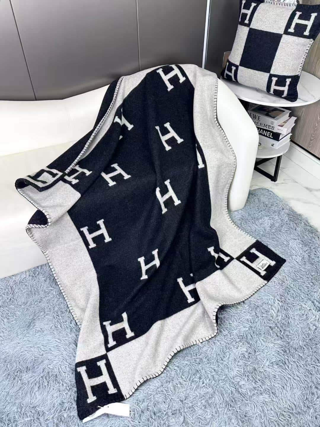 Hermes Avalon throw blanket