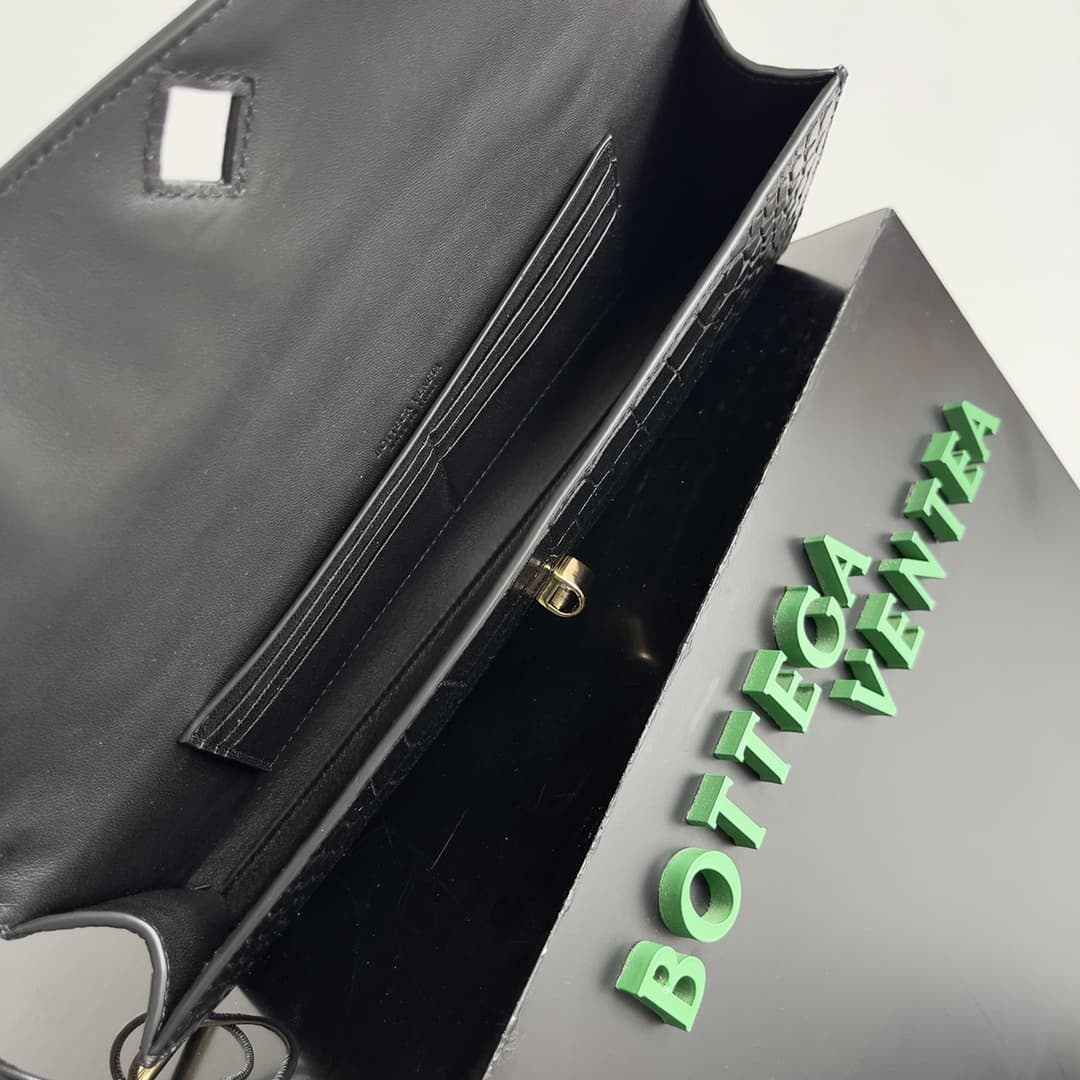 BV Long Clutch Andiamo With Handle Lambskin TOP
