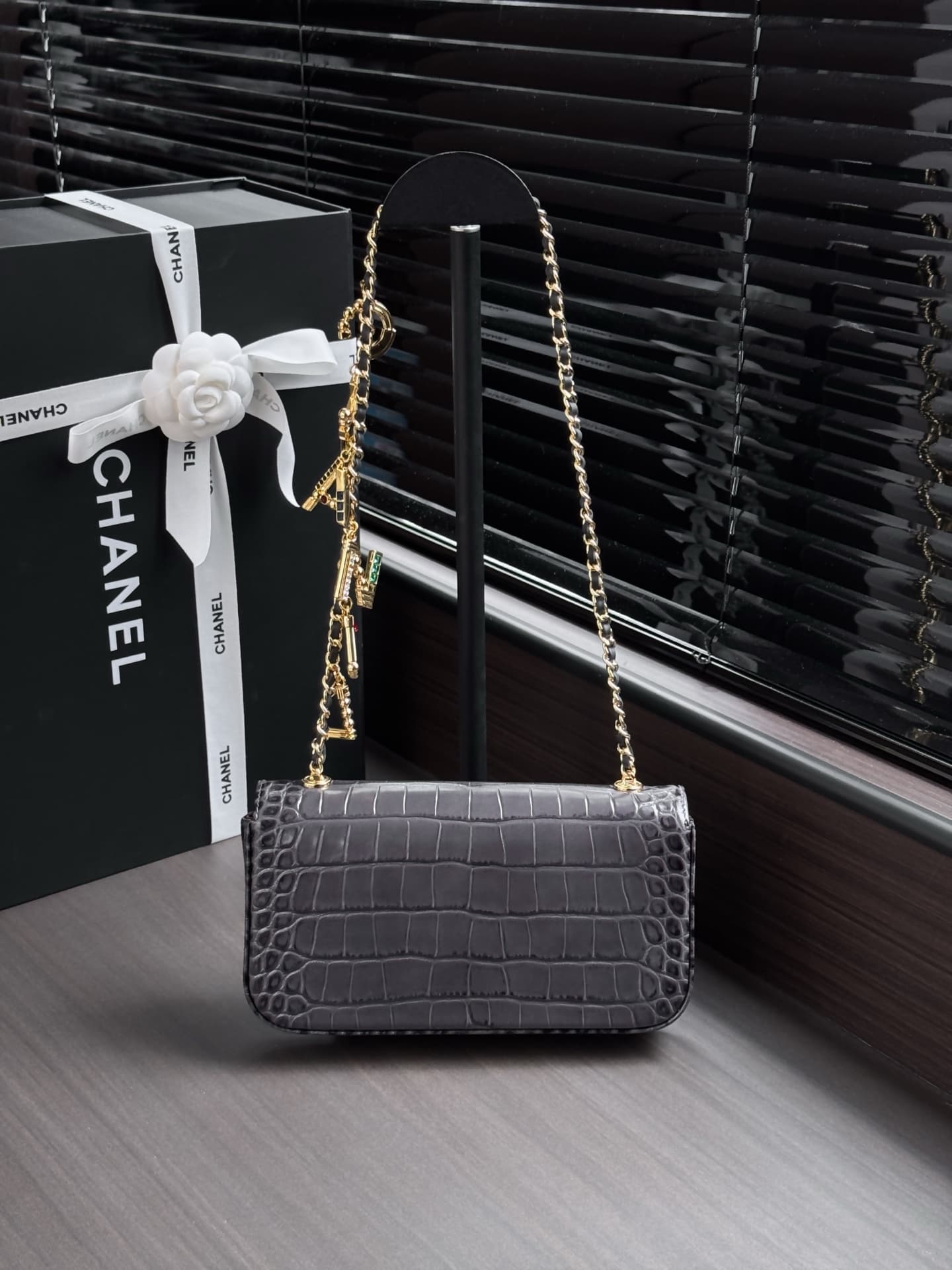 Chanel Flap Bag crocodile-embossed calfskin& Gold-Tone Metal Grey AS6340 A