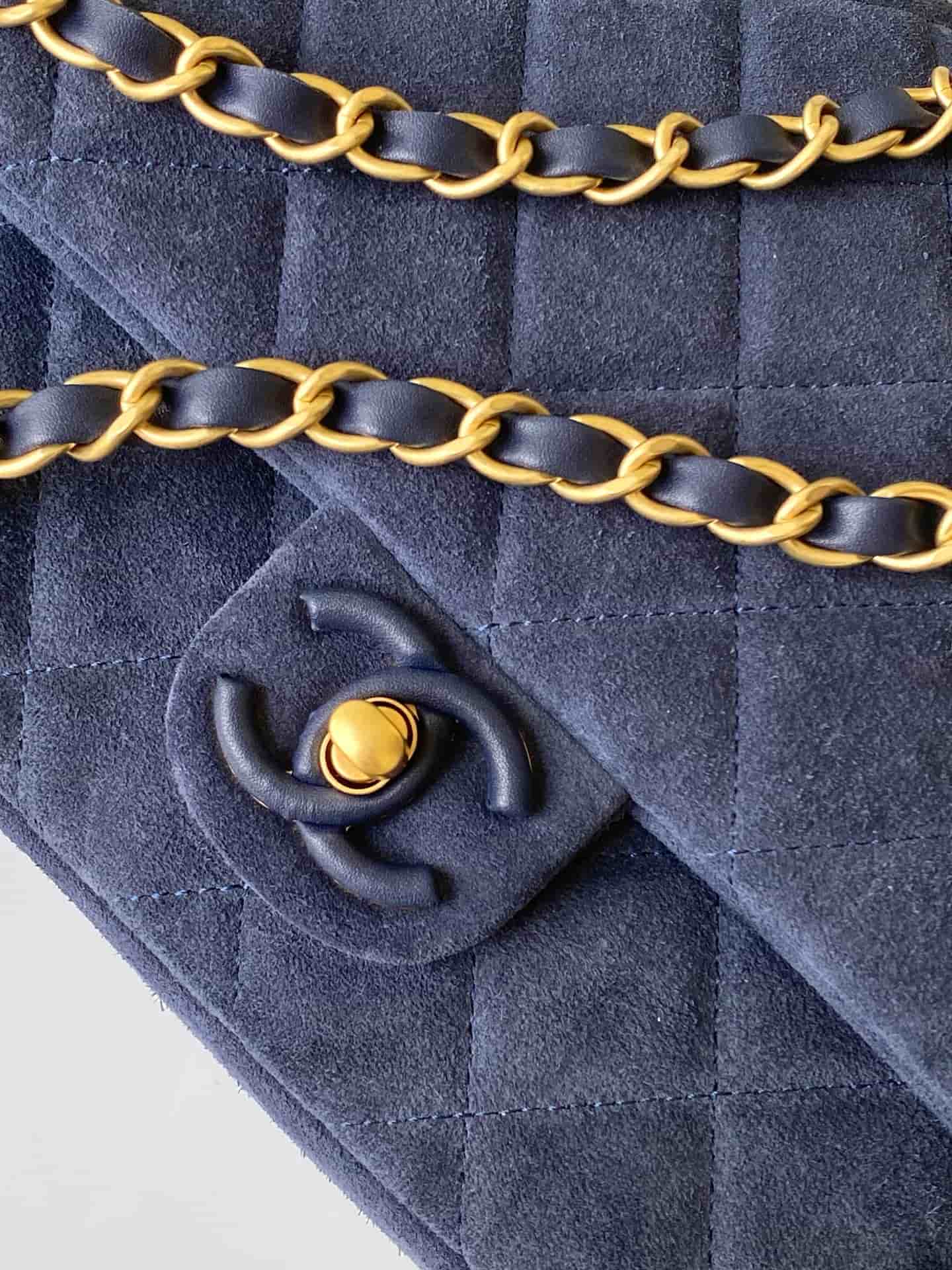 Chanel Classic Flap bag in Navy Blue Suede & Gold-Tone Metal AS5987 A