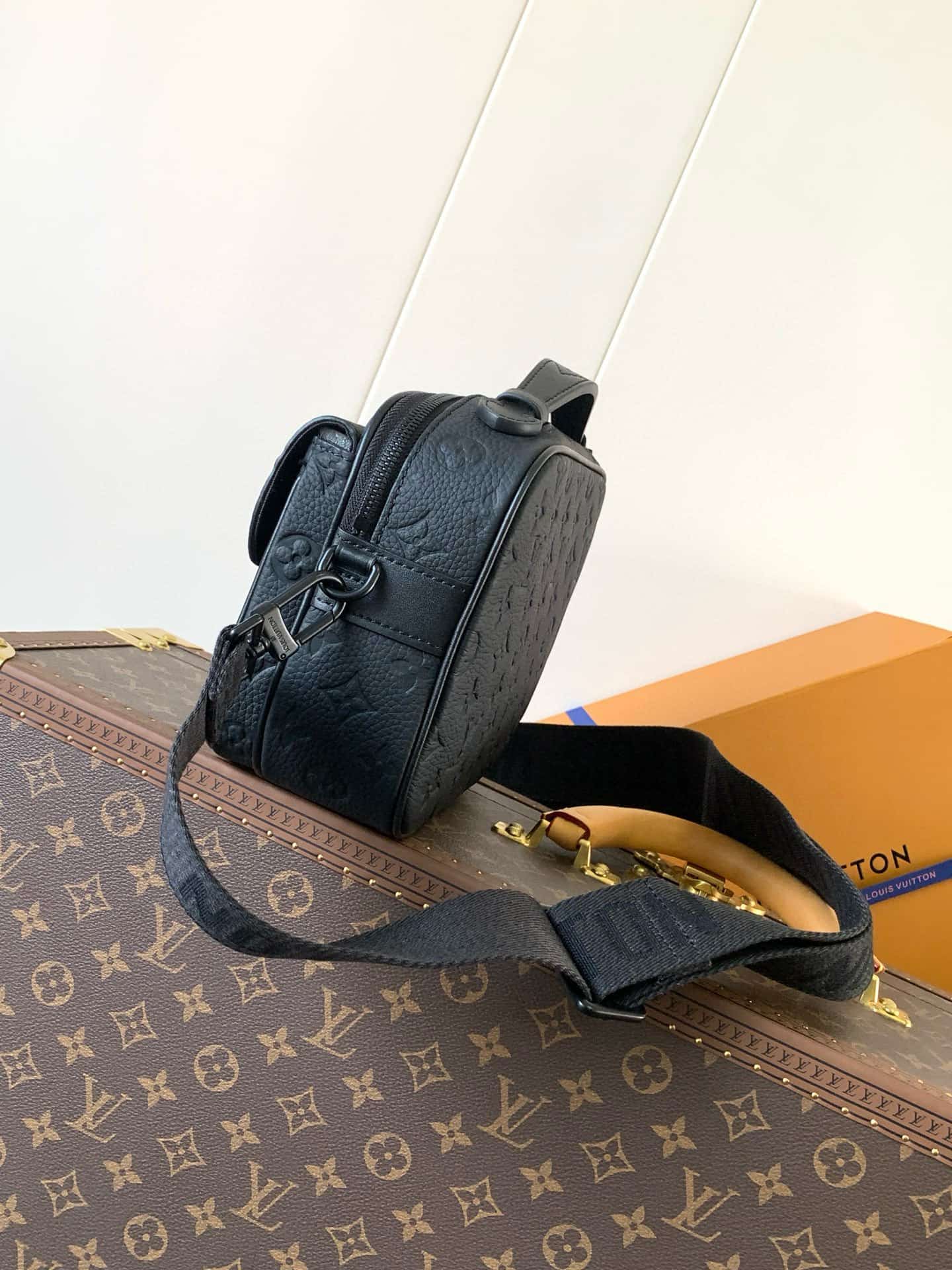 Louis Vuitton S Lock Messenger Monogram cowhide leather Black M58489 High