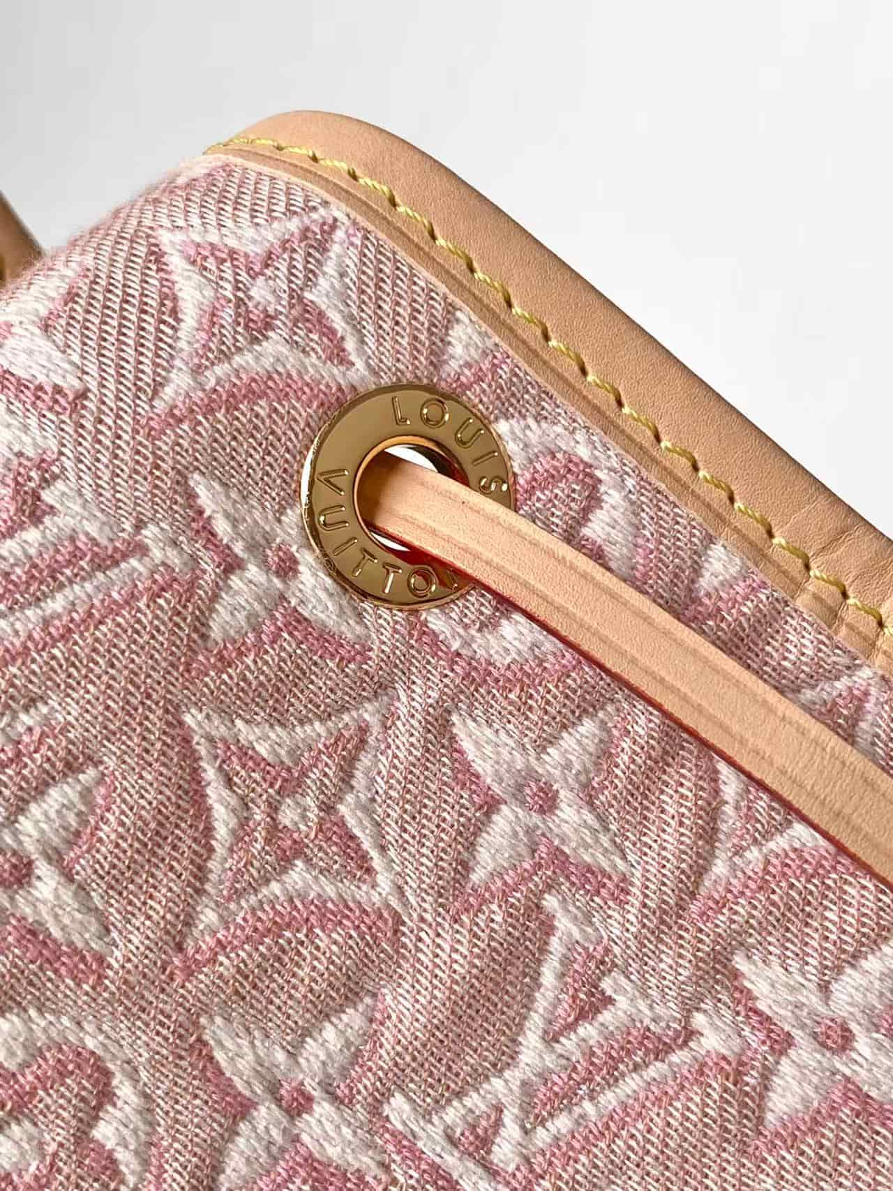 Louis Vuitton Noé Monogram Emblème Rose Ruban M28714 High