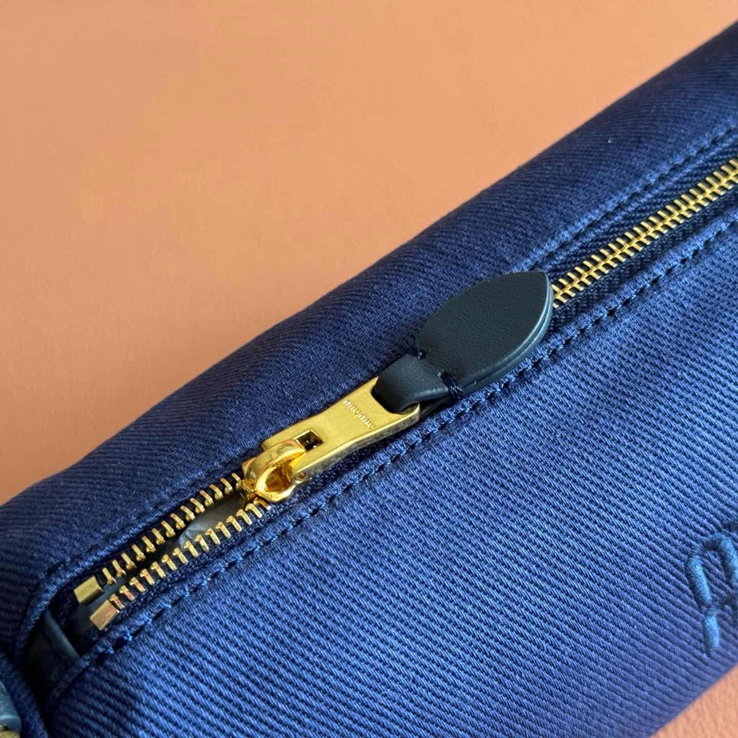 Miu Miu Gabardine pouch Indigo/Amaranth 5NE853 TOP