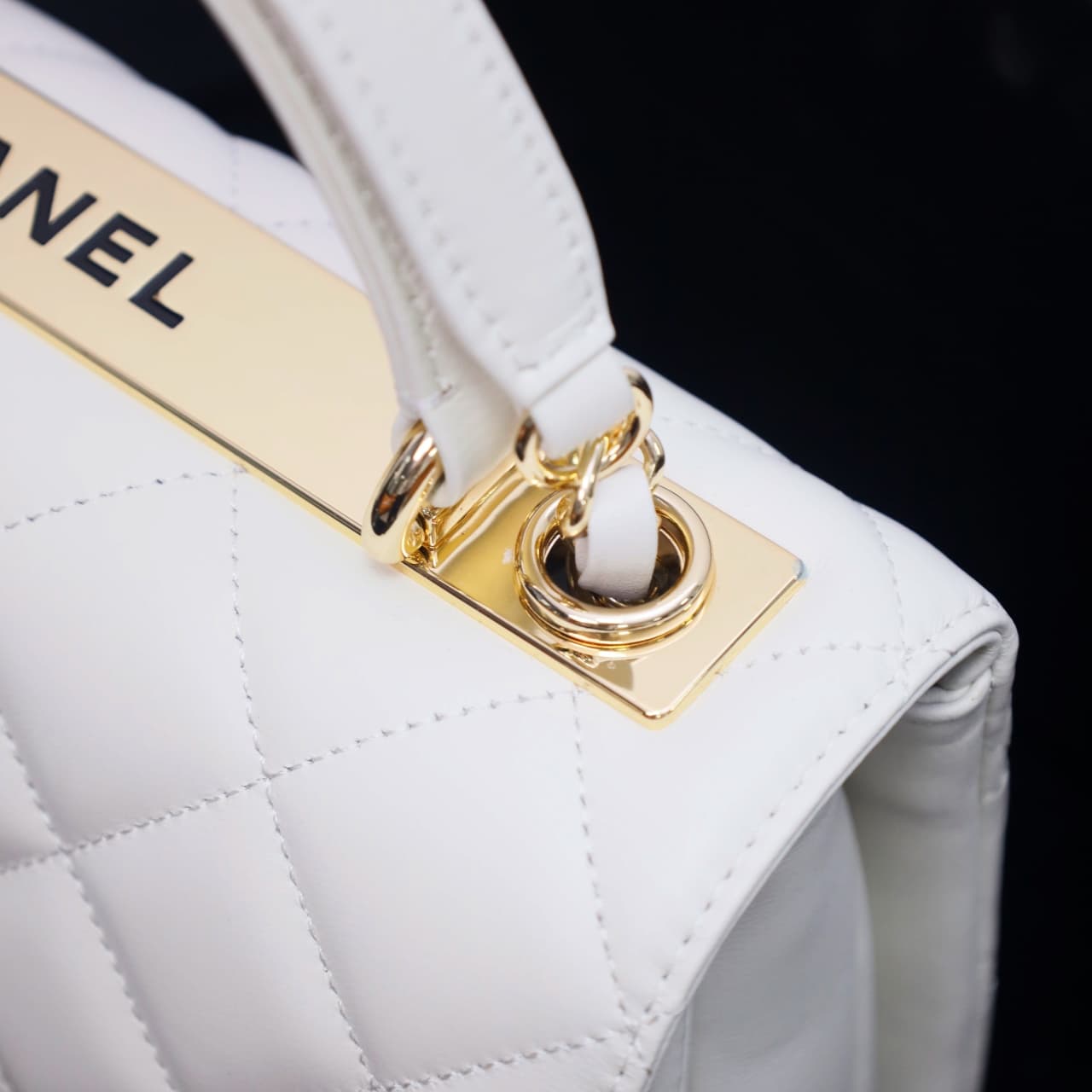 SMALL FLAP BAG WITH TOP HANDLE Lambskin Gold Metal White A