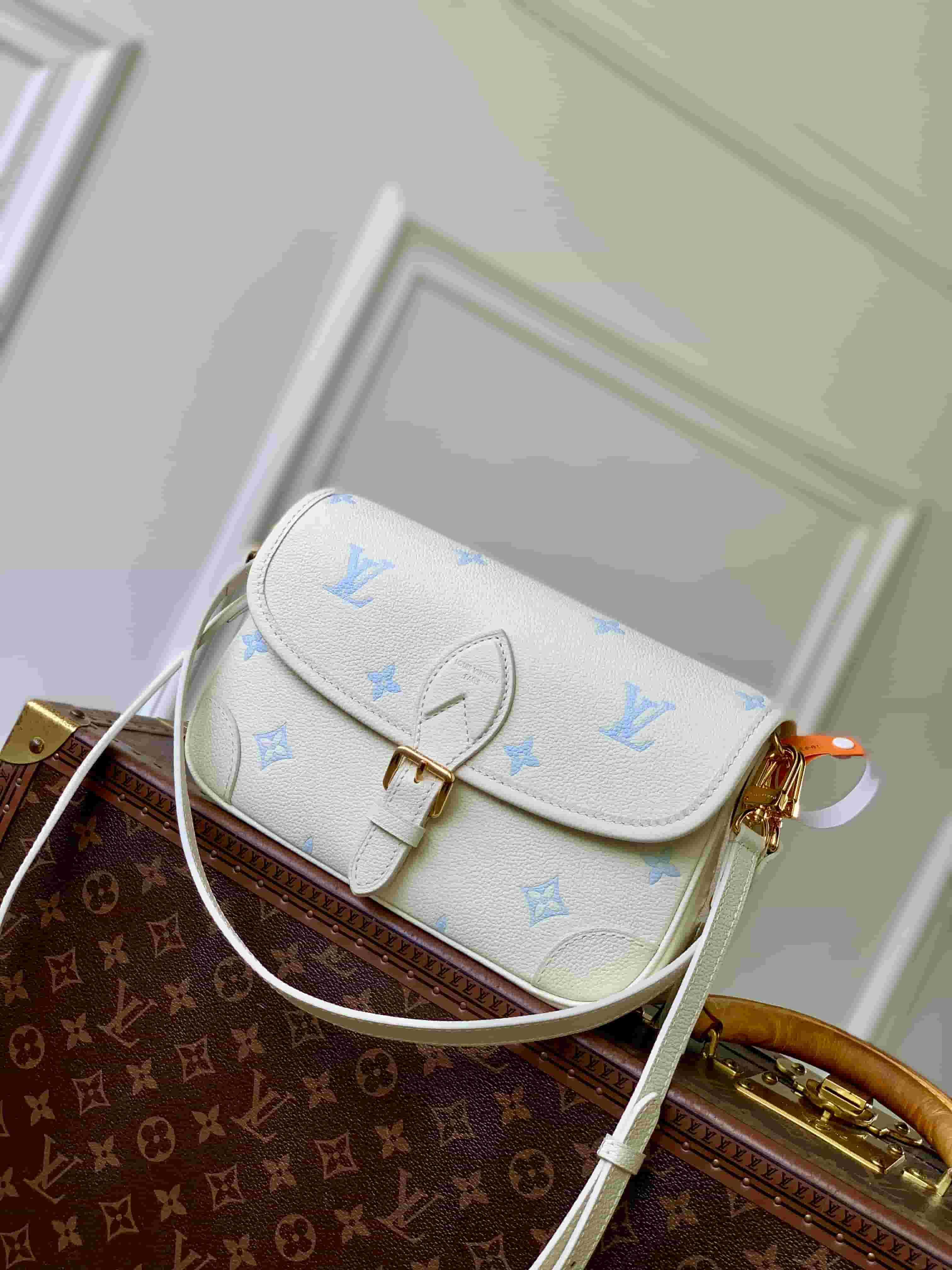 Louis Vuitton Diane Milky White/Blue Cowhide leather M28054 High