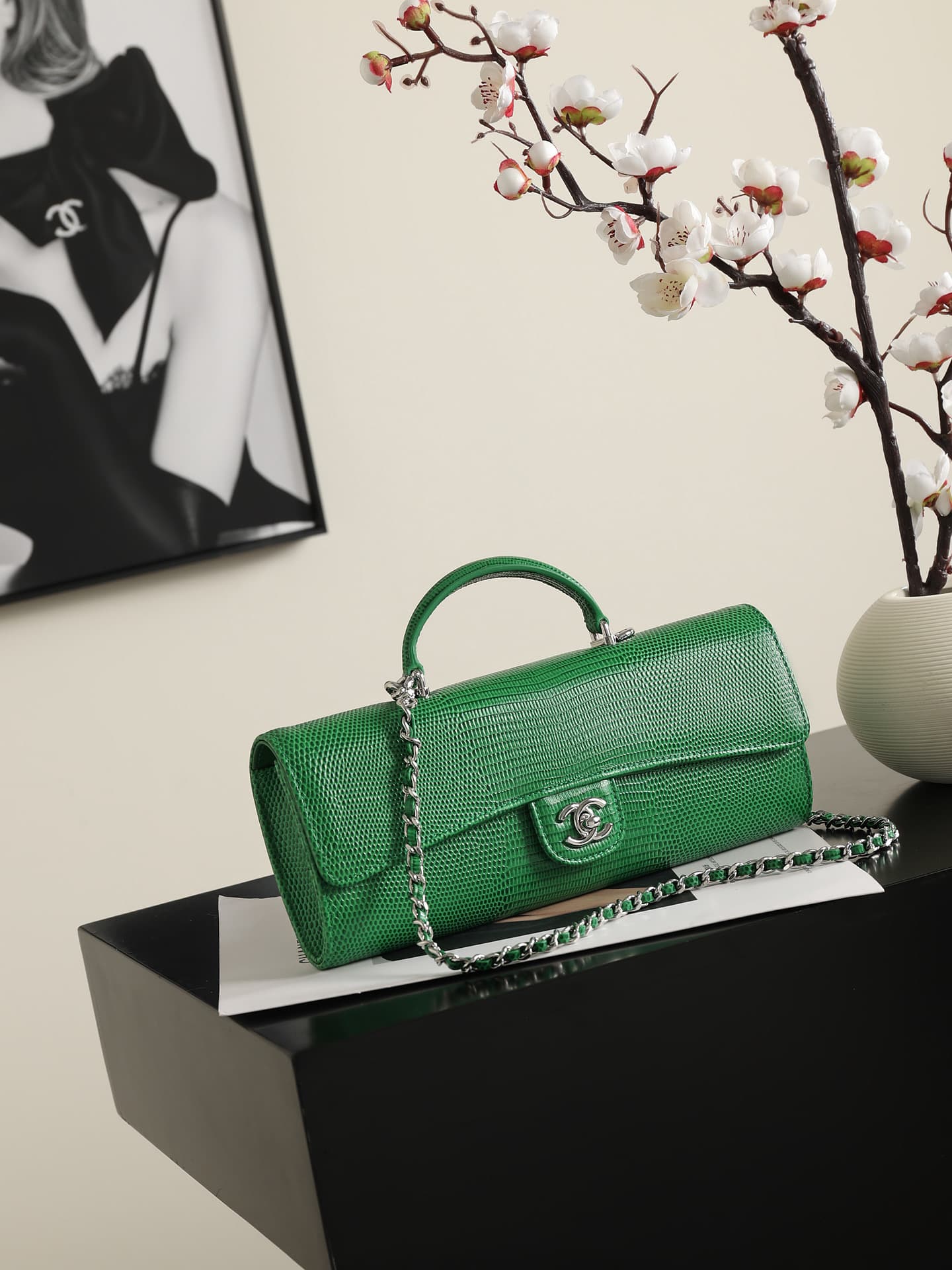 Chanel Clutch with chain Lizard Embossed Calfskin & Silver-Tone Metal Green AP5280 A