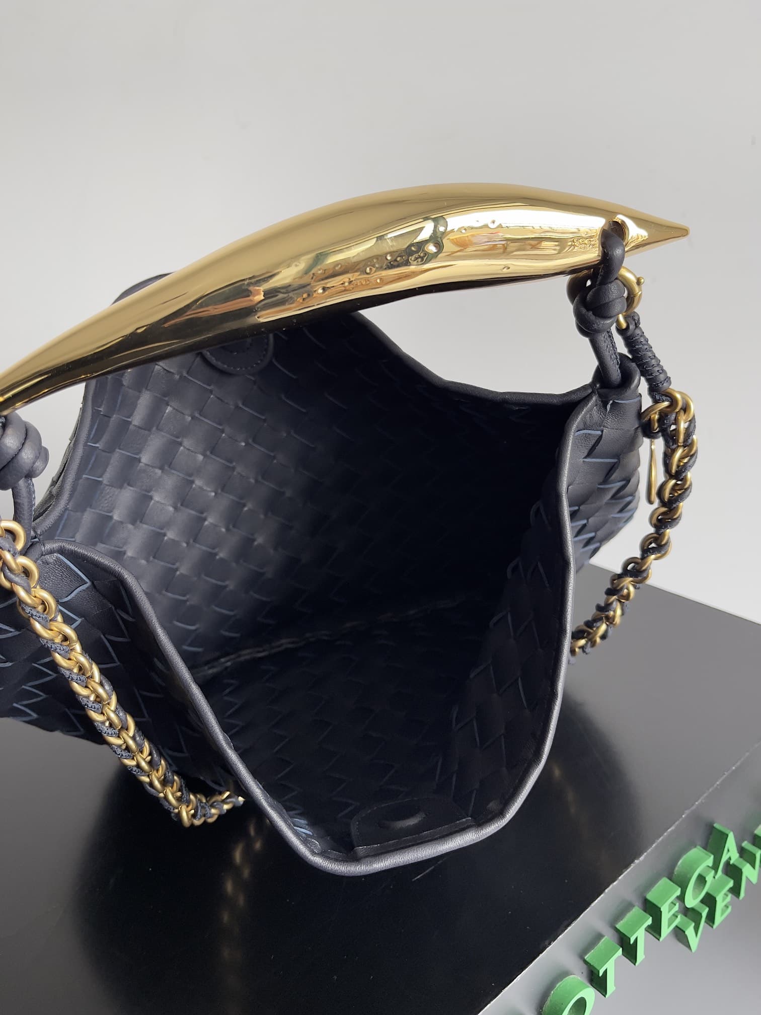 BV Sardine Chain Intrecciato Top