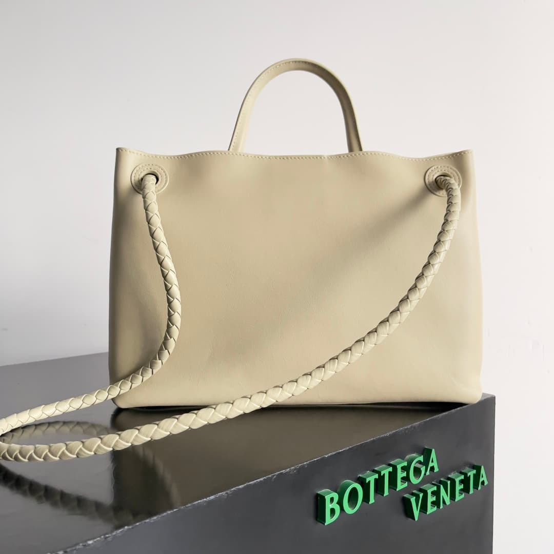 Bottega Veneta Andiamo tote bag in cream calfskin leather TOP
