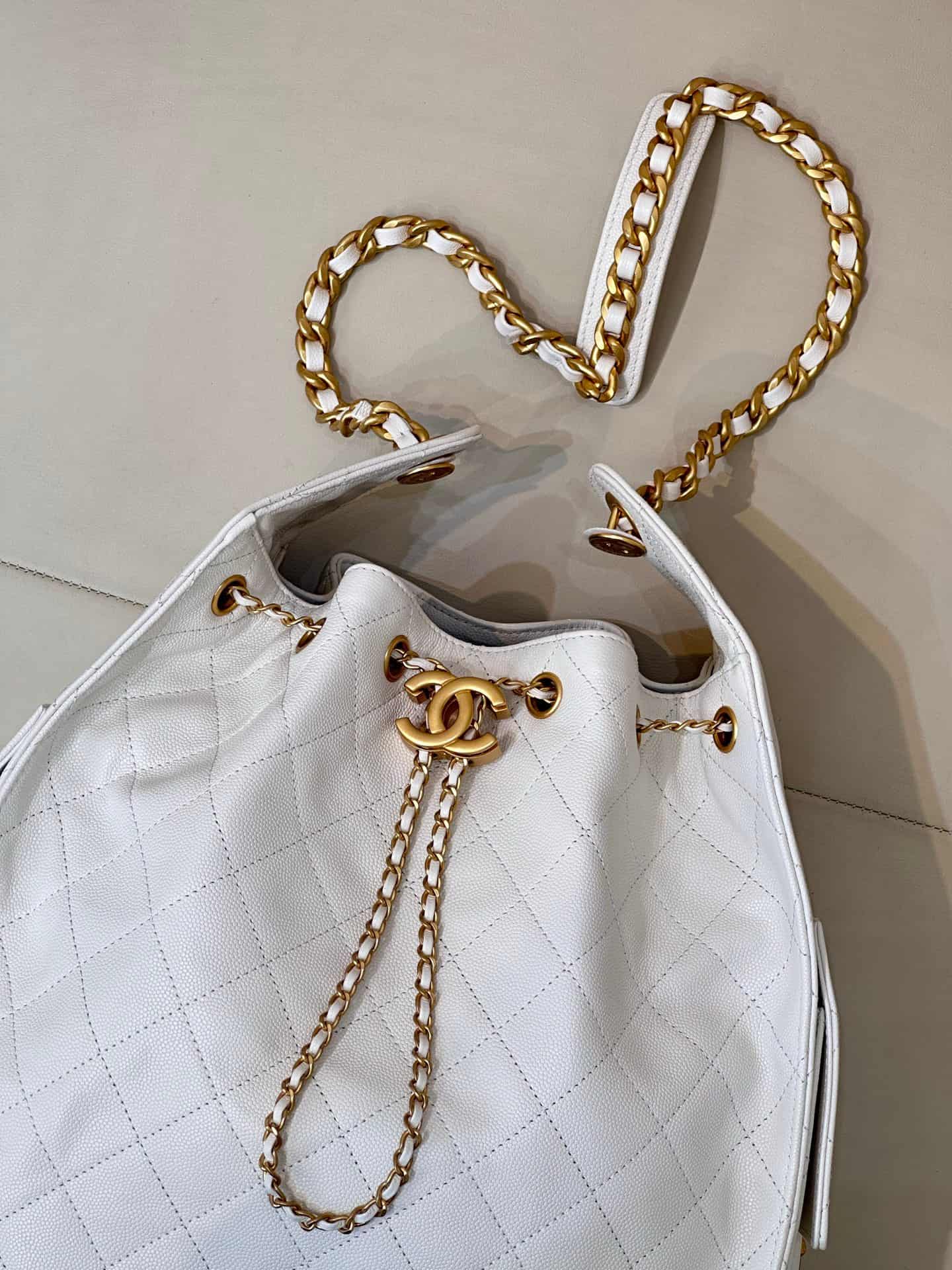 Chanel 25 Medium Hobo handbag AS5311 Grained Calfskin & Gold-tone Metal White TOP