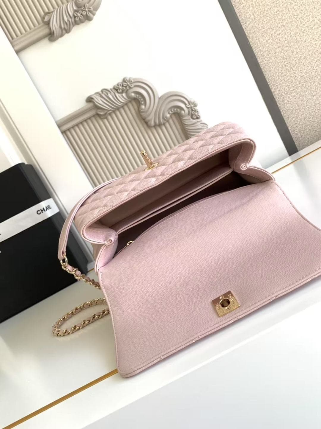 FLAP BAG WITH TOP HANDLE Grained Calfskin & Gold-Tone Metal A92990 Light-Pink Binding A