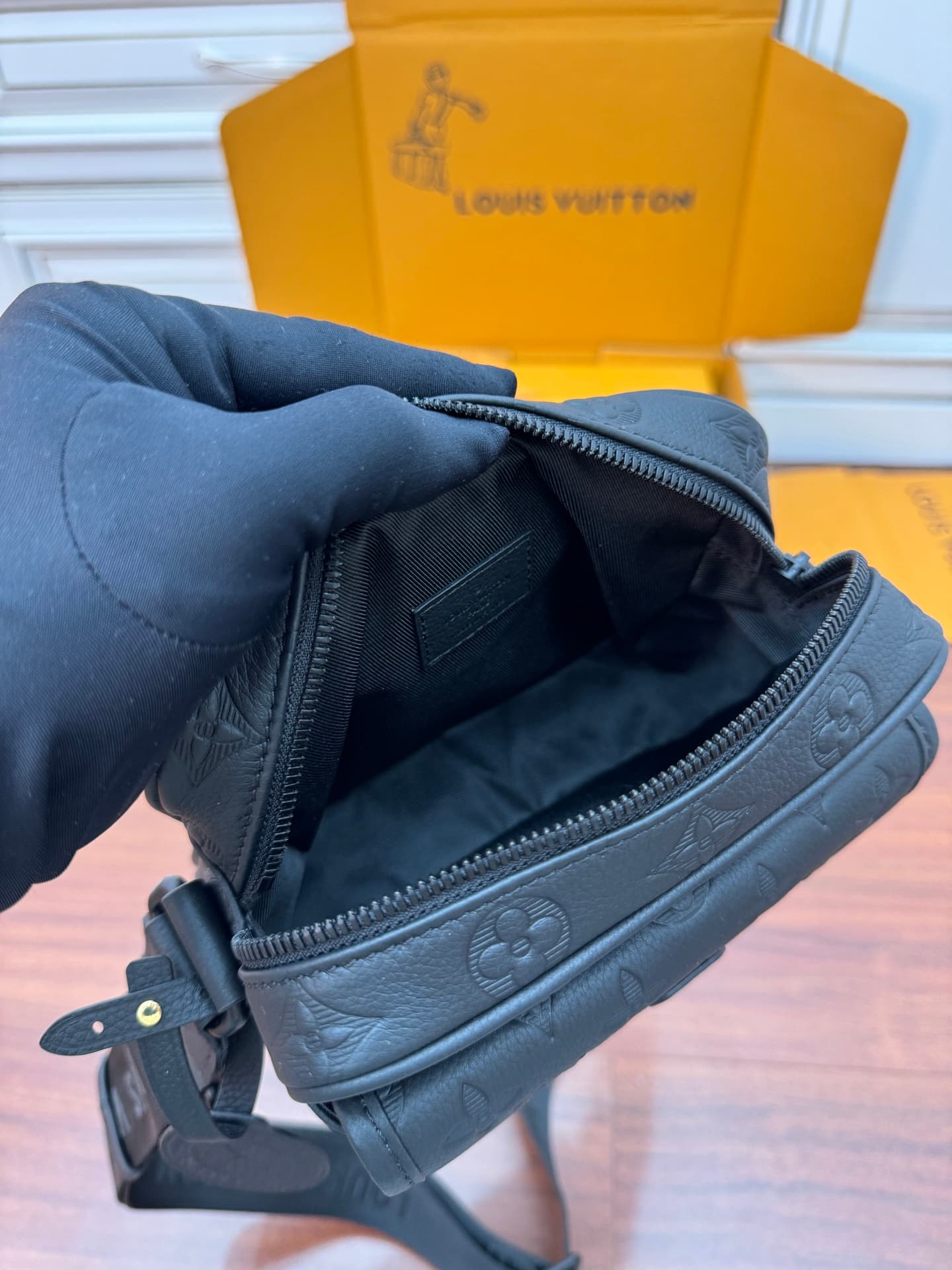 Louis Vuitton Getaway Messenger Black Monogram Shadow embossed cowhide leather M12516 TOP