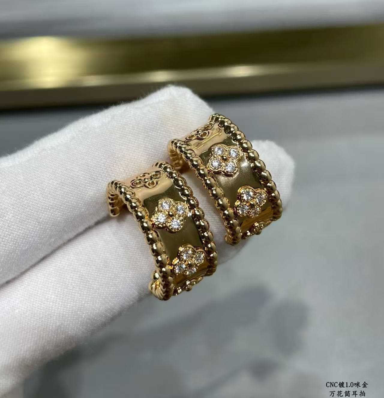 Van Cleef & Arpels Perlée clovers hoop earrings High