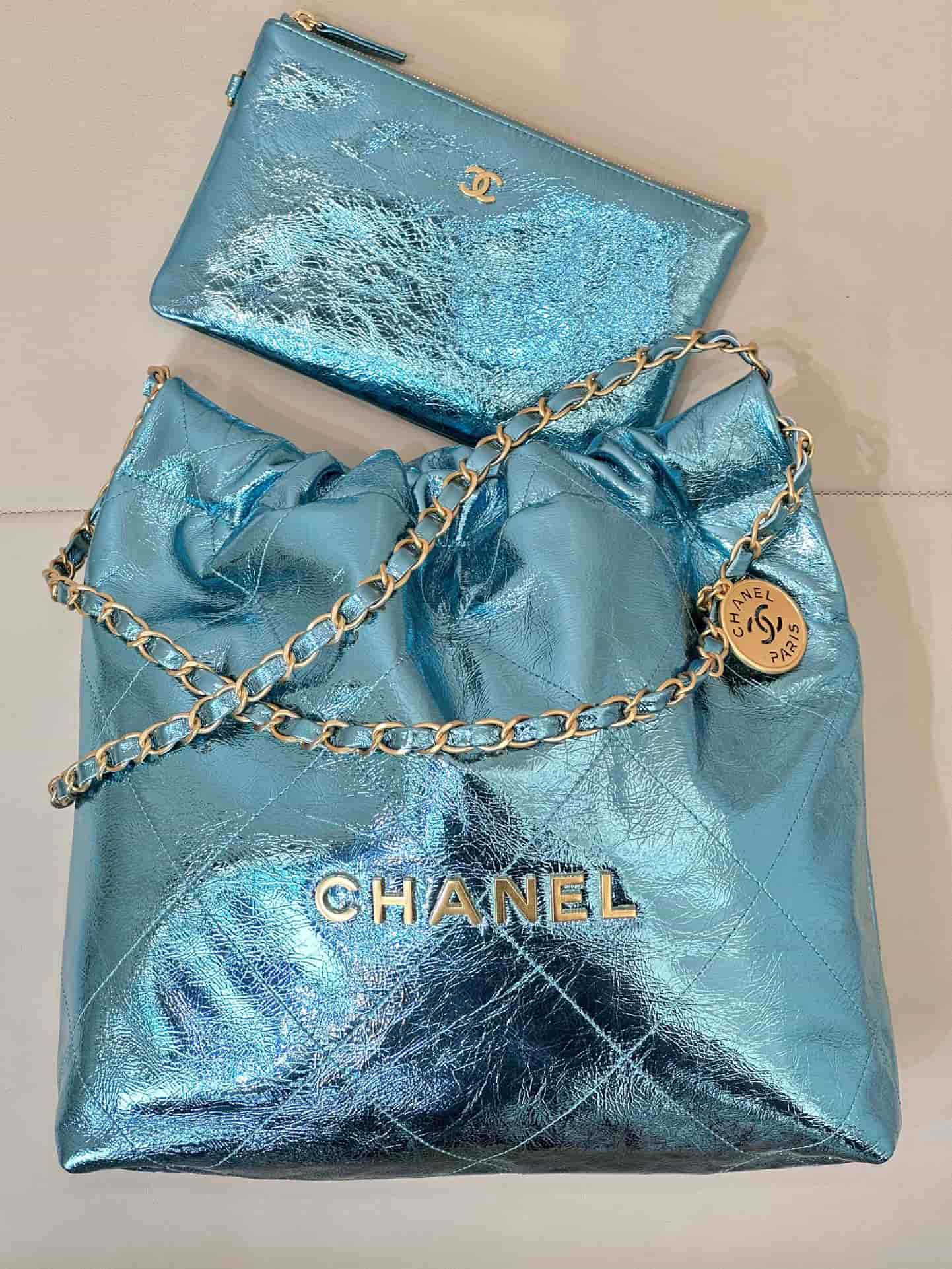 Chanel 22 Small handbag Metallic Calfskin & gold-tone metal AS3260 Blue TOP