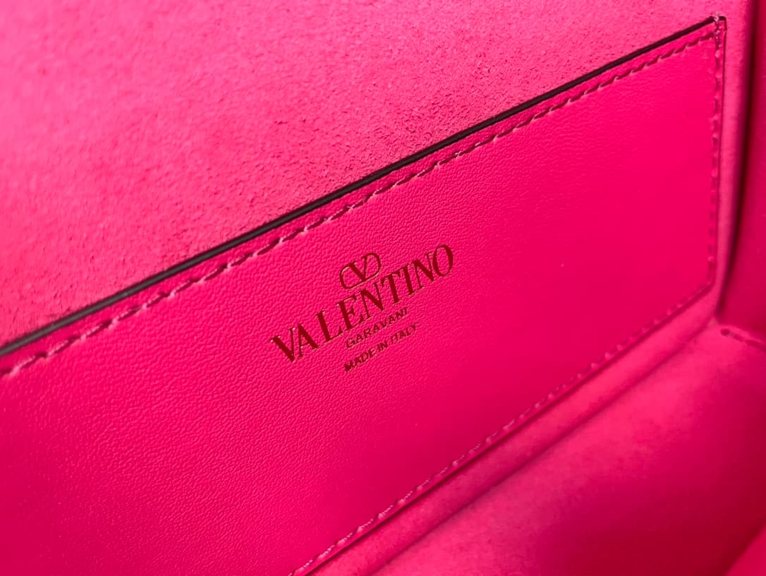Valentino Garavani Locò Small Shoulder Bag in Rose Pink High