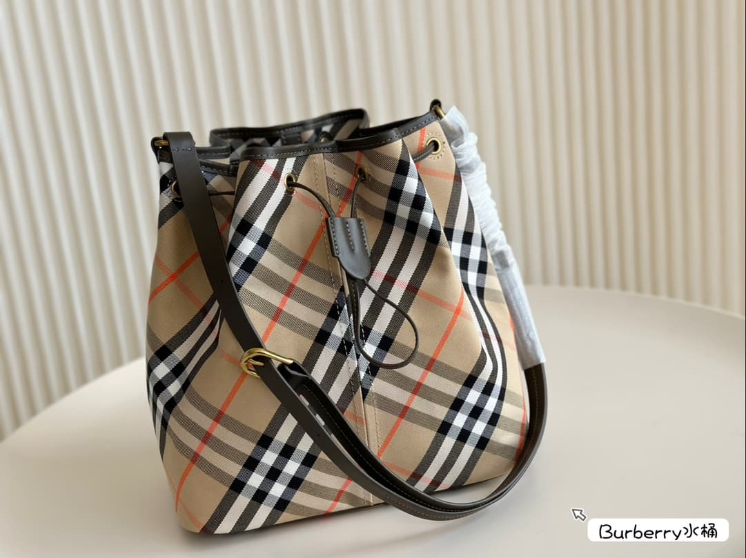 Burberry Check Bucket Bag Beige/Lichen
