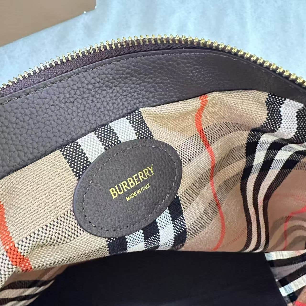 Burberry Highlands Shoulder Bag in Sand High