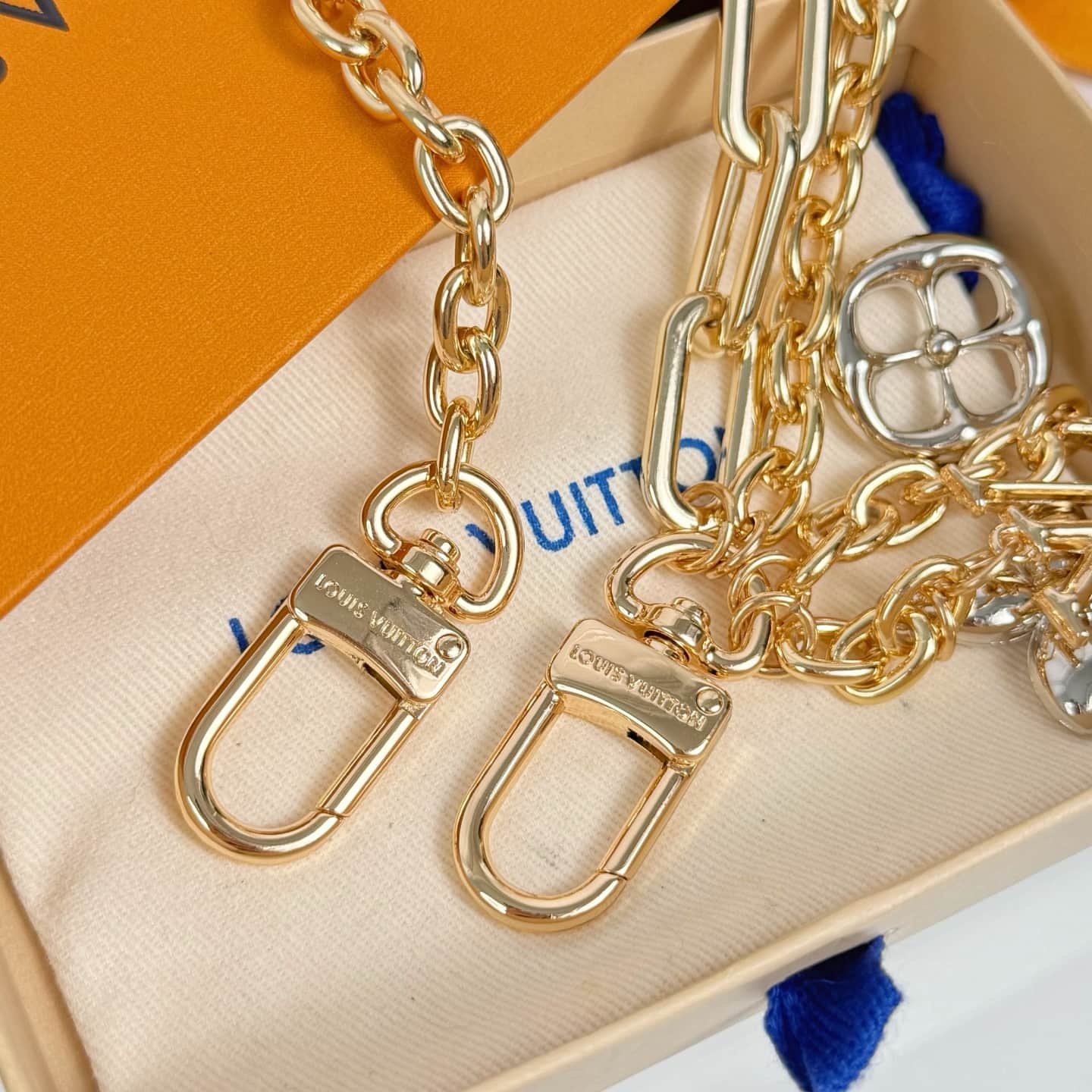 LV x Murakami Superflat Bag Charm M02452