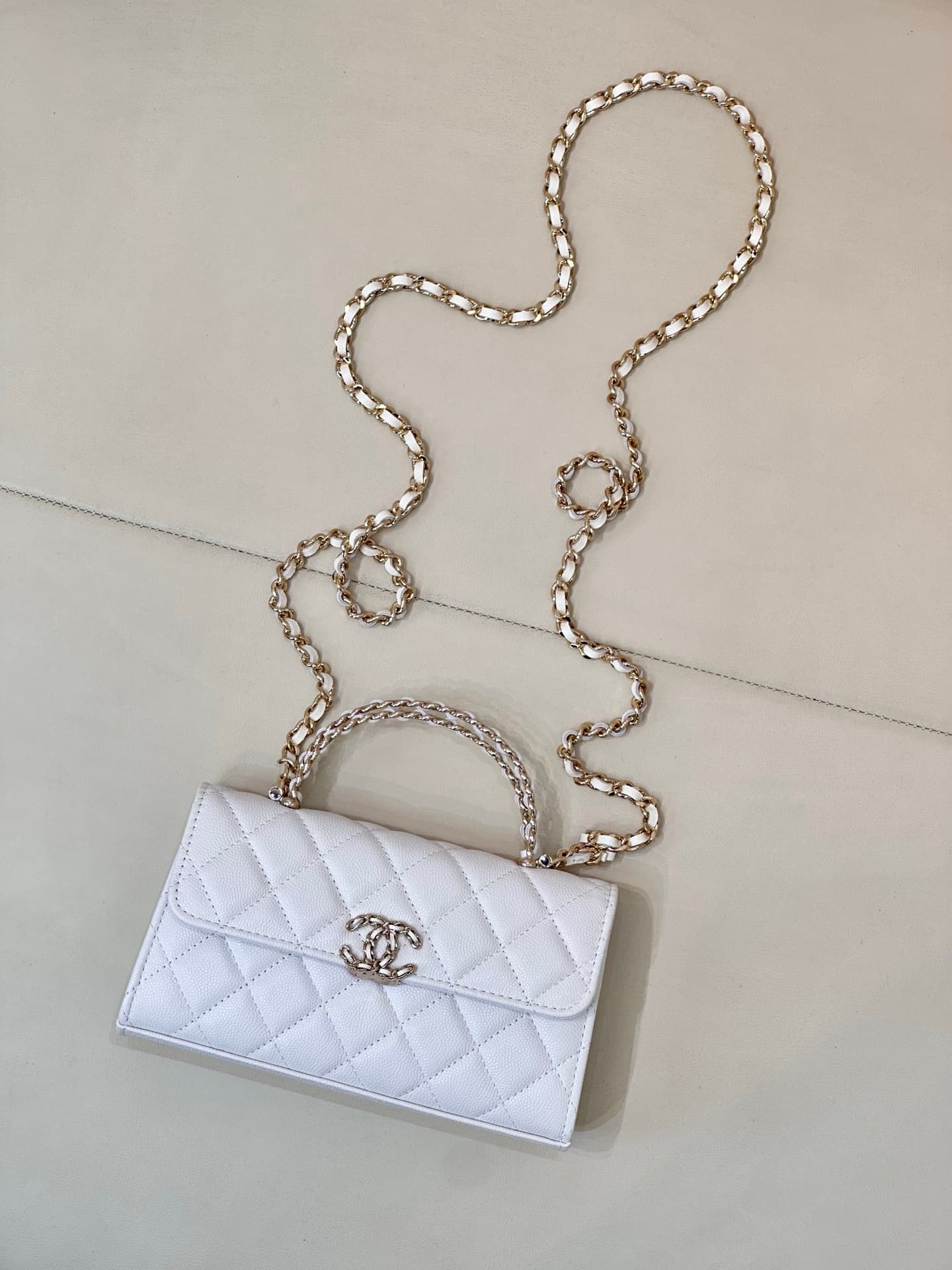 Chanel Clutch with chain Grained Calfskin&Gold-Tone Metal White AP3238 TOP