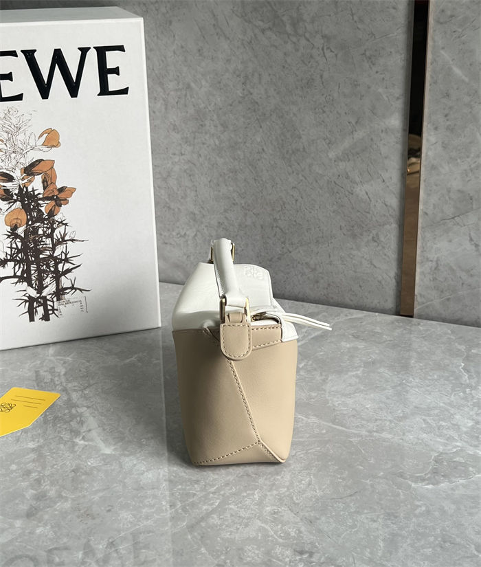 Mini Puzzle bag in classic calfskin Soft White/Paper Craft High