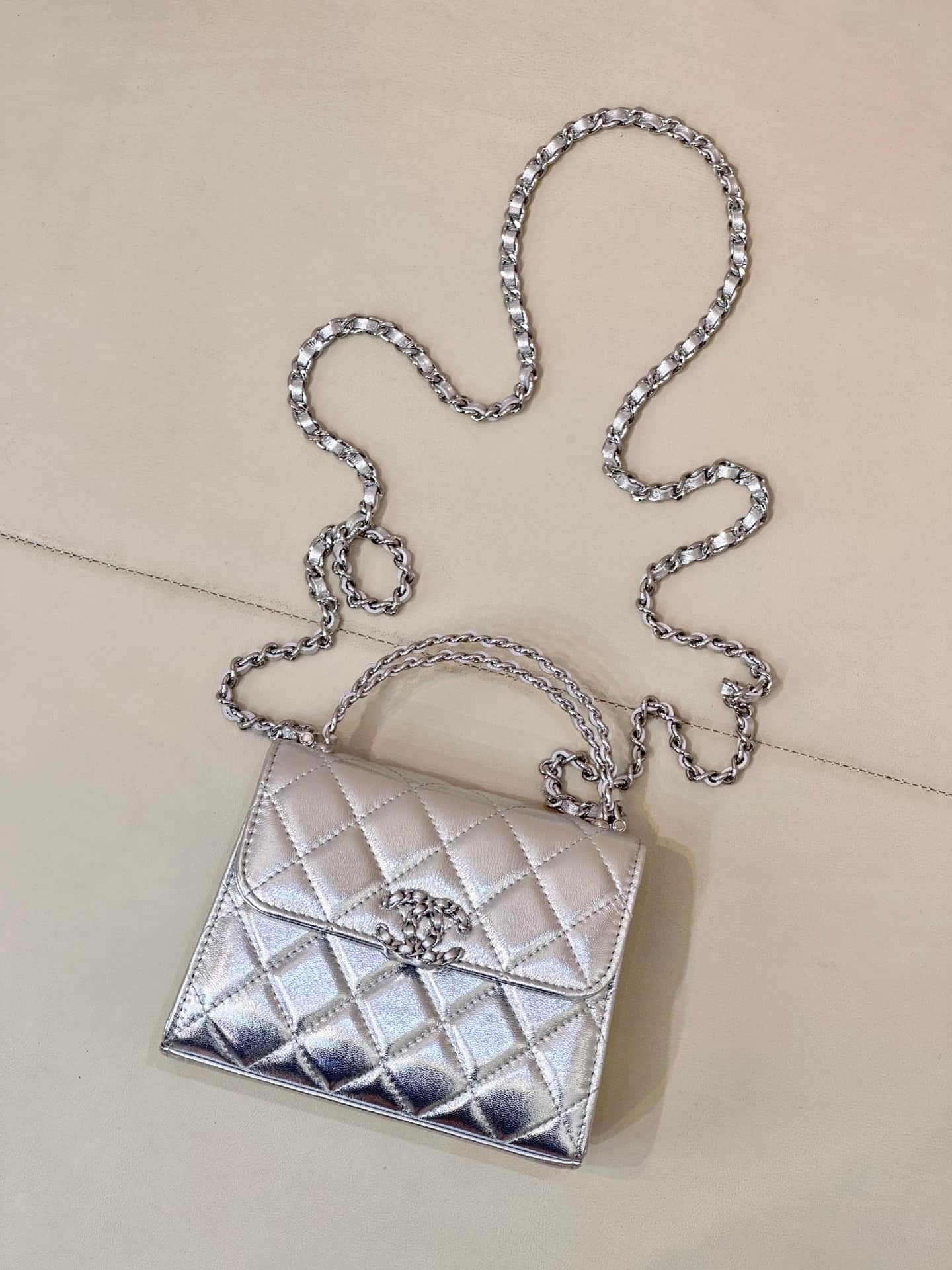 Chanel Clutch with chain Metallic Lambskin &Silver-Tone Metal Silver AP3236 TOP