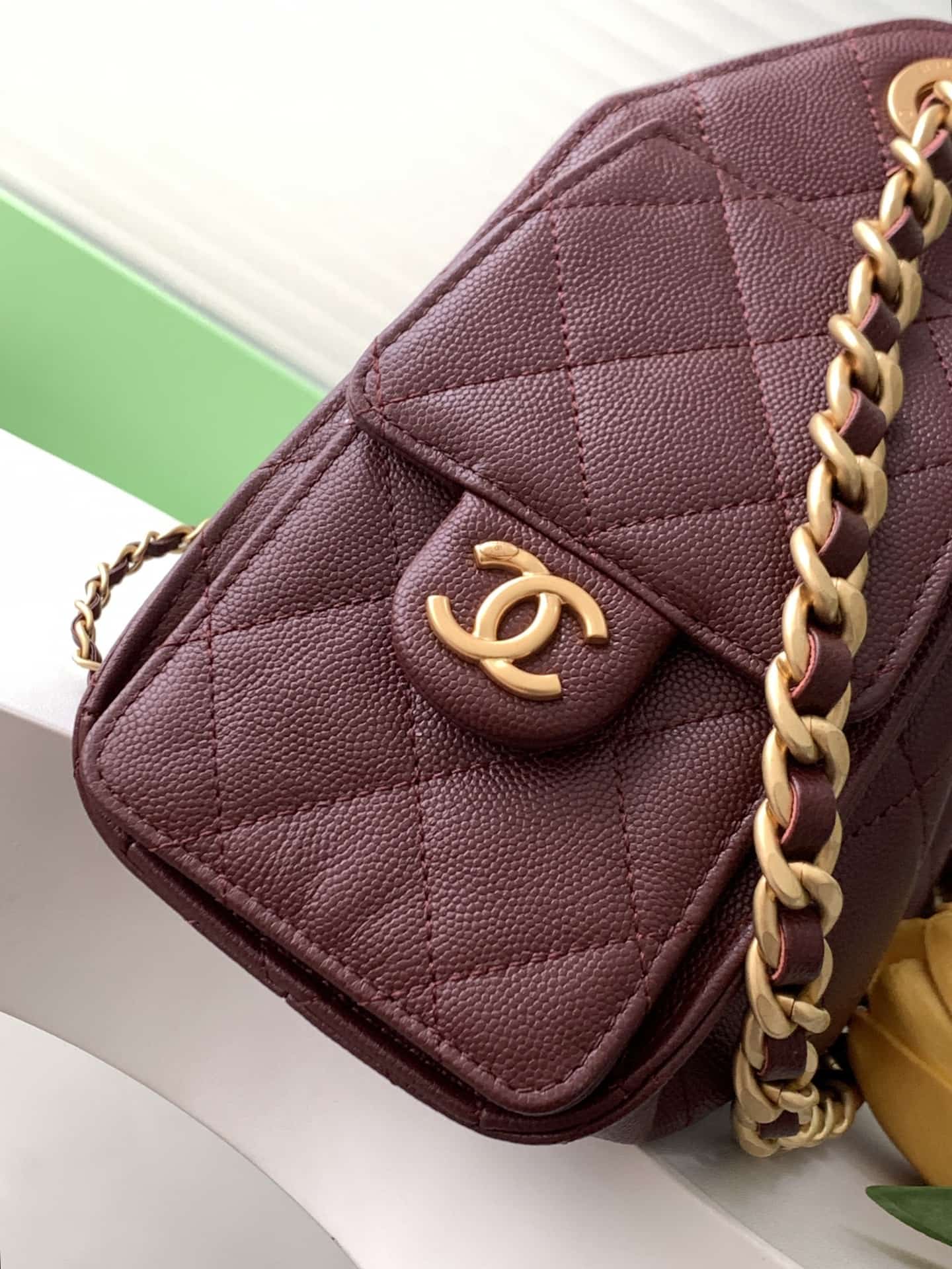Chanel 25 Mini Hobo handbag AS5631 Grained calfskin & gold-tone metal Burgundy A