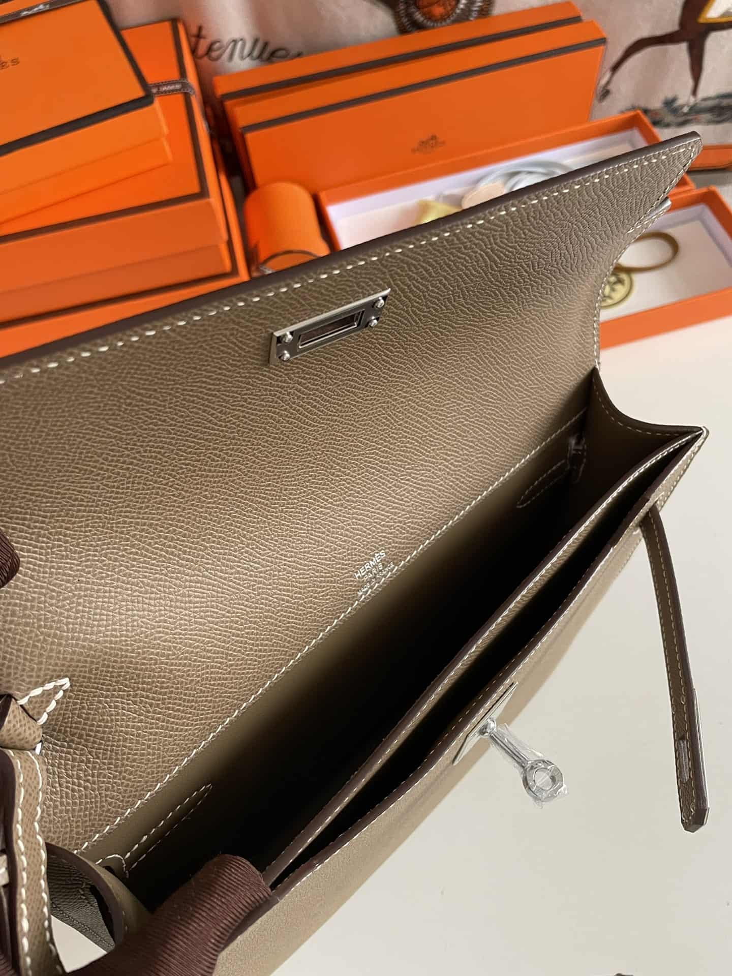 Hermes Kelly Depeches 25 Pouch Epsom Leather Etoupe WAX High