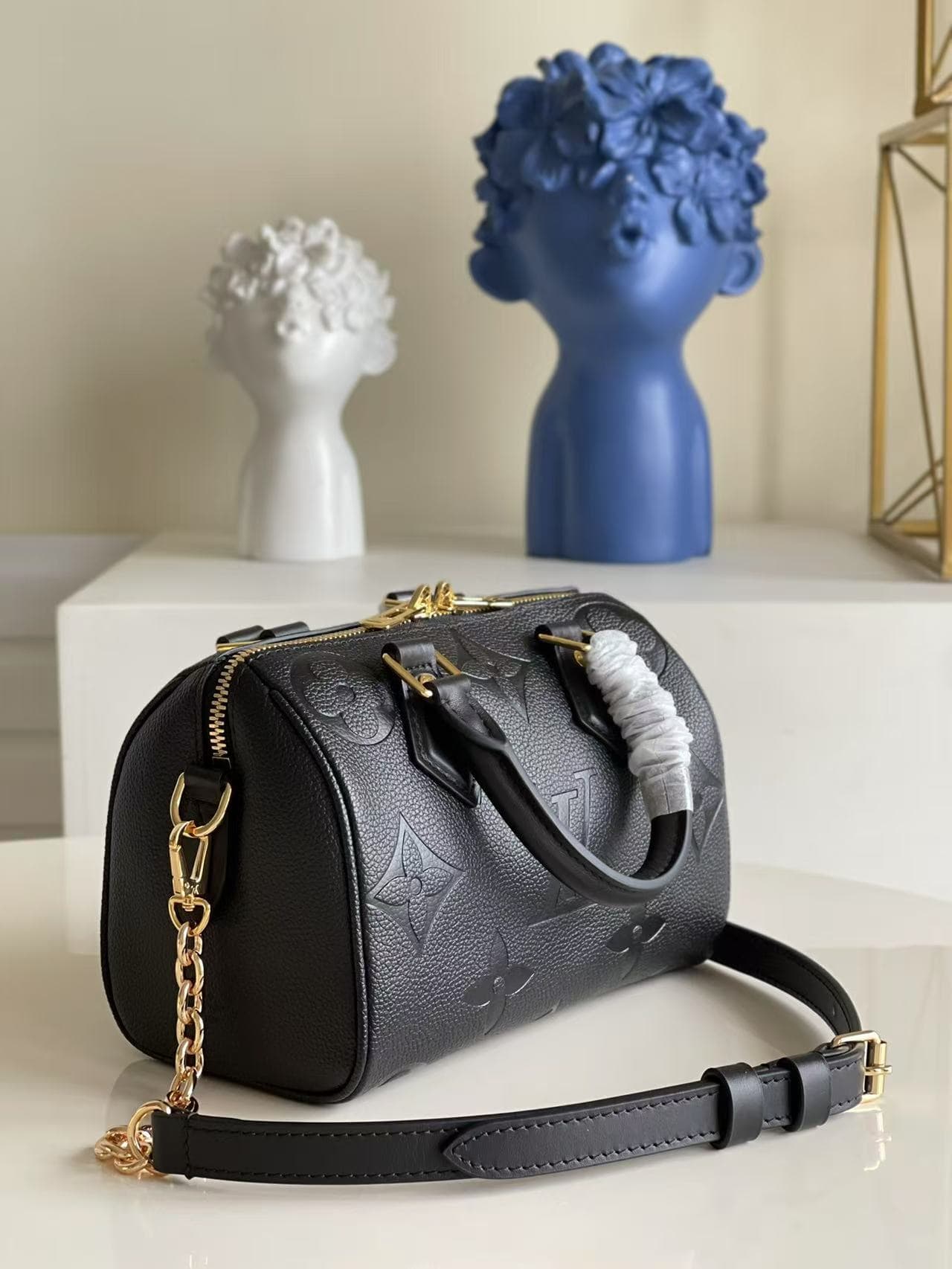 Louis Vuitton SPEEDY BANDOULIÈRE 20 Embossed grained cowhide leather M58953 Black High