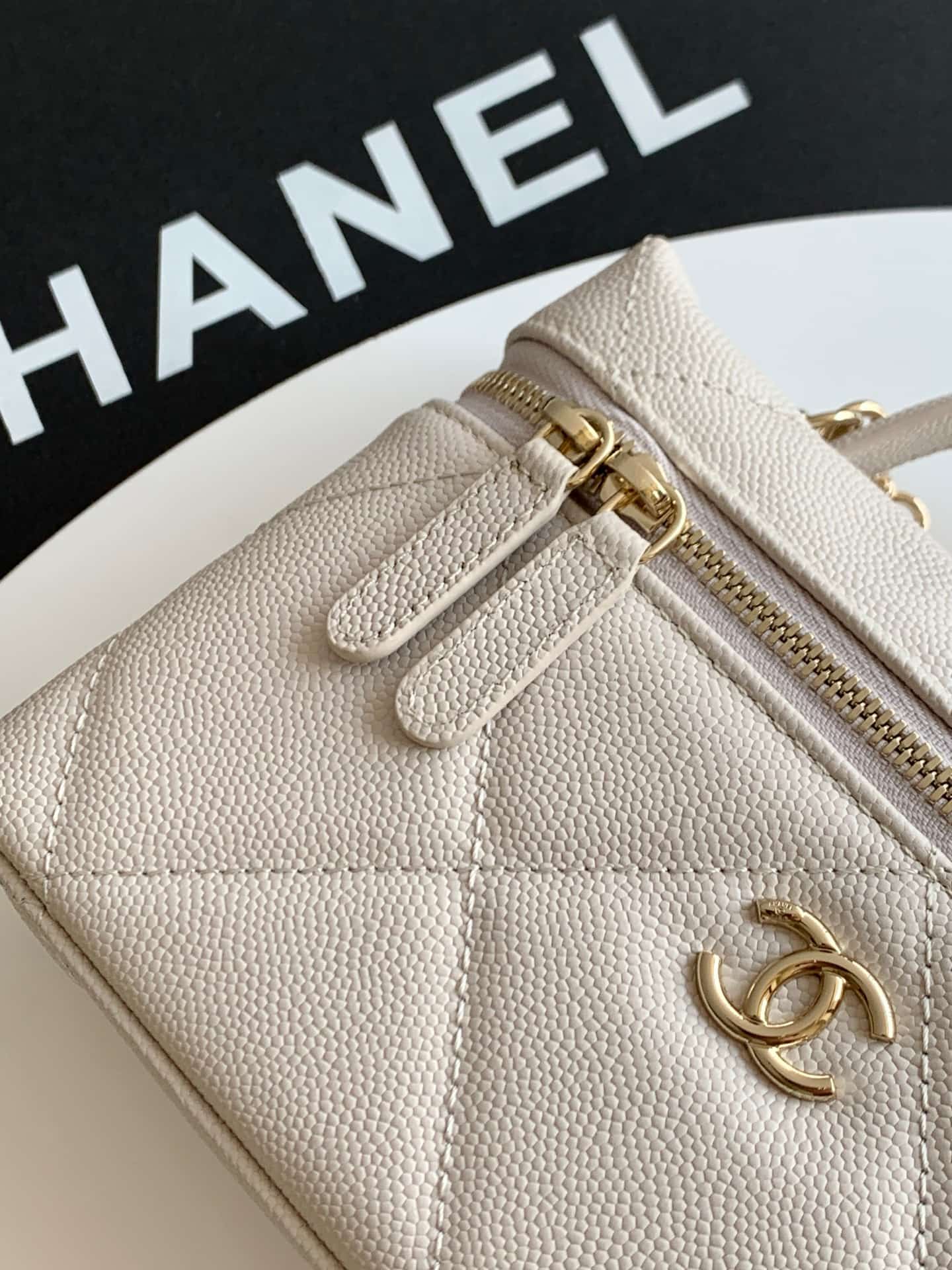 Chanel Vanity with Chain Grained Shiny Calfskin & Gold-Tone Metal Beige AP4936 A