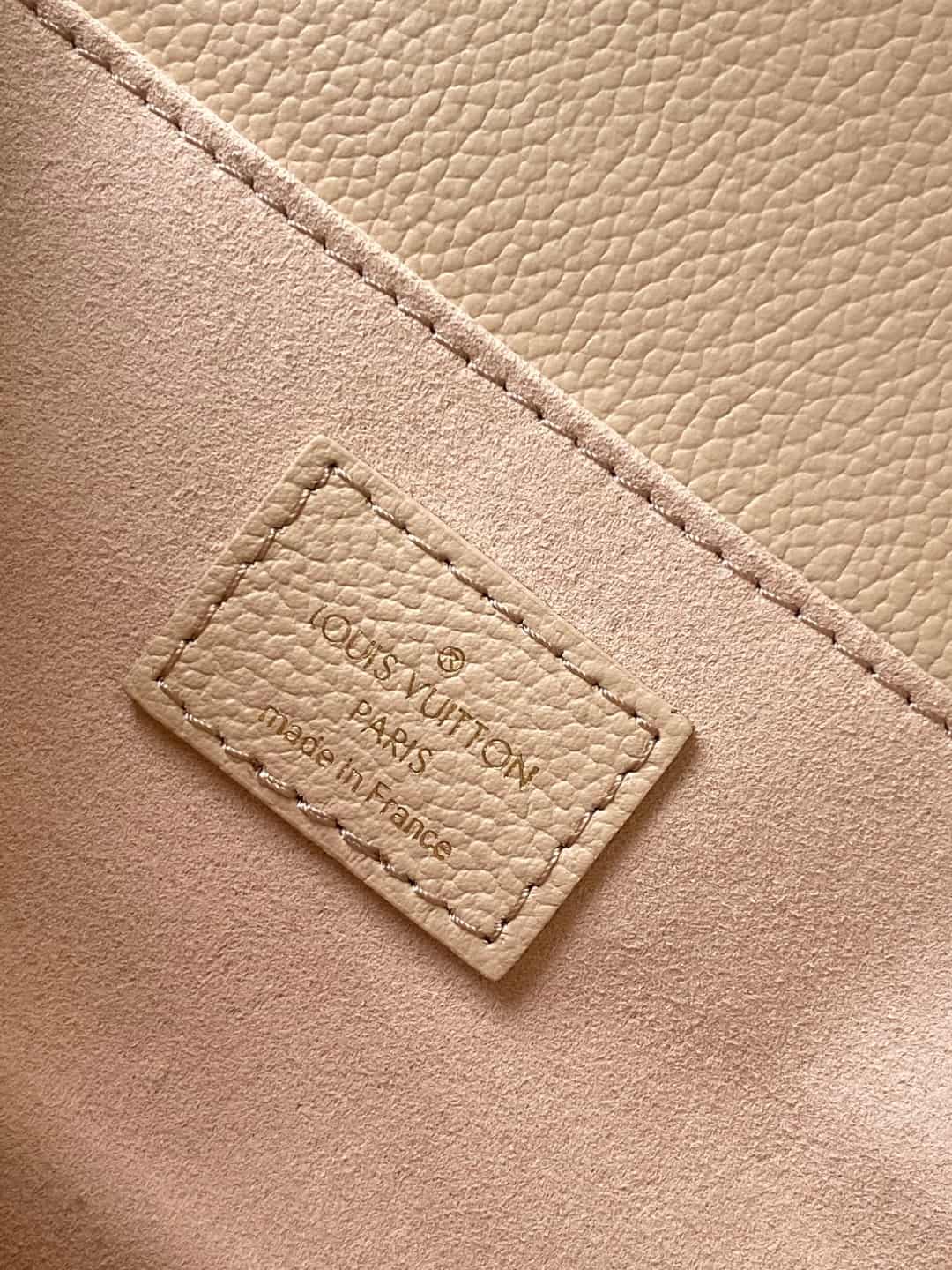 Louis Vuitton POCHETTE MÉTIS EAST WEST Sand Grained cowhide leather M14322 High