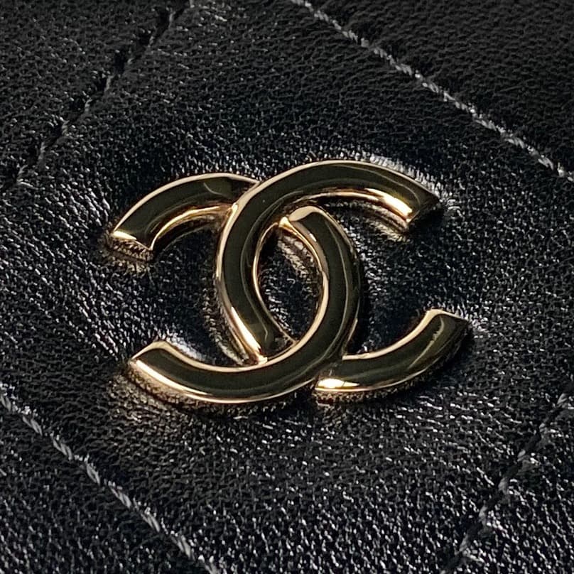 Chanel Maxi Hobo Bag Shiny Lambskin & Gold-Tone Metal AS6139 Black A