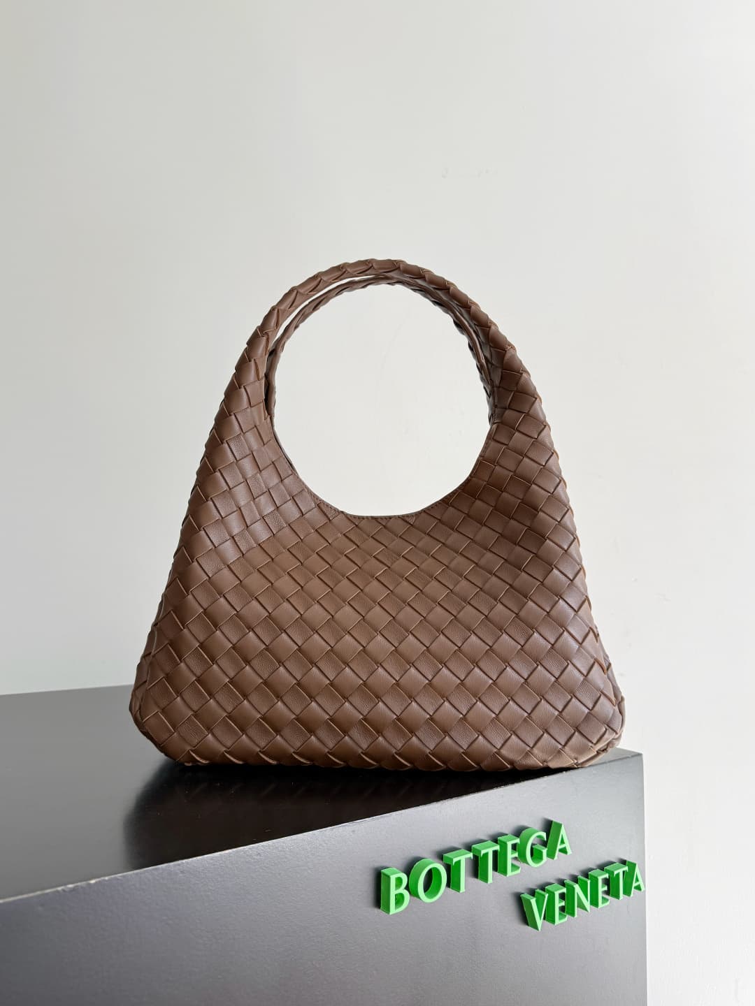 Bottega Veneta Medium Campana shoulder bag in Intrecciato leather Pinecone TOP