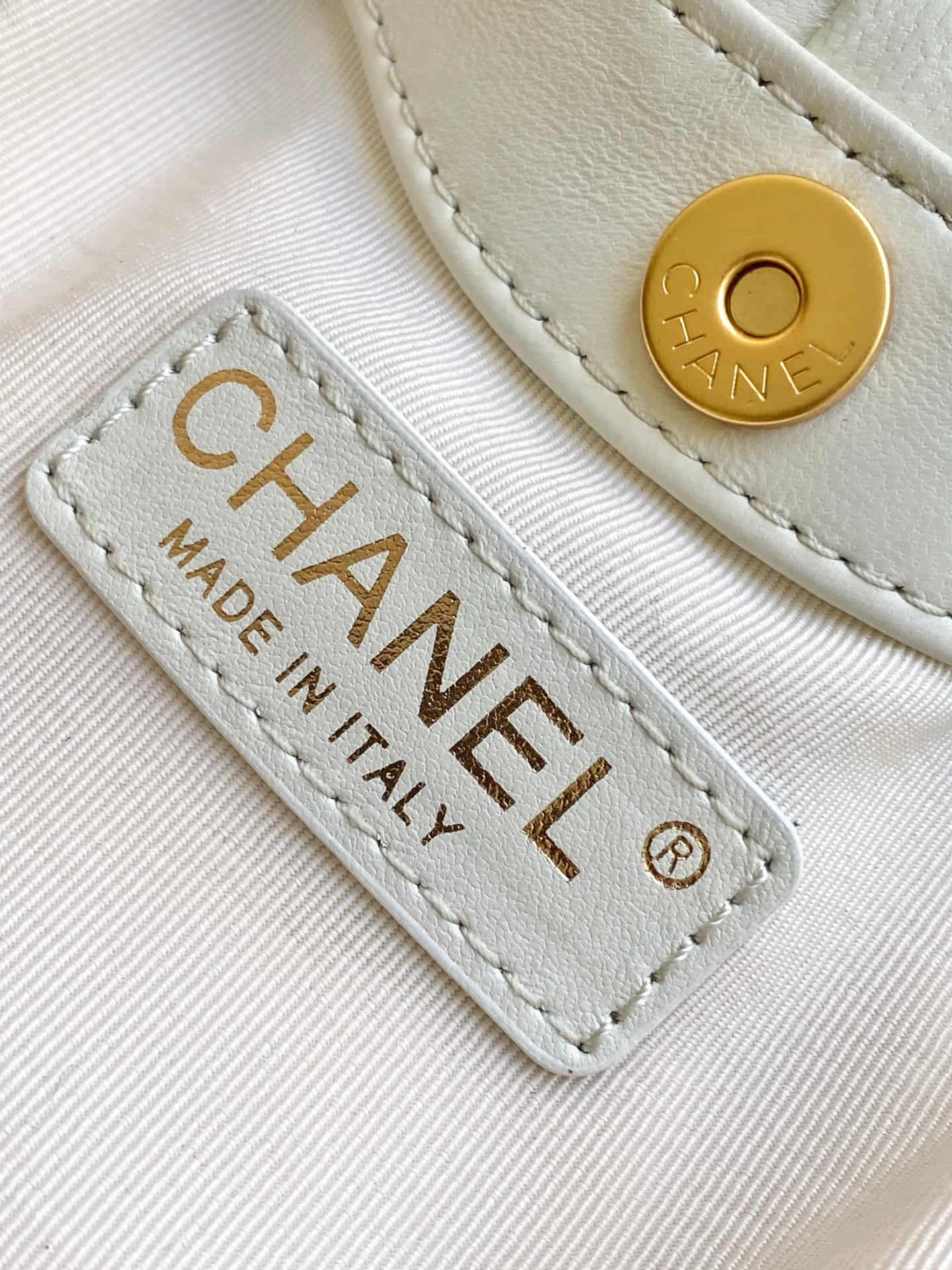 Chanel Mini Hobo Bag Lambskin-Shell Effect Plexi & Gold-Tone Metal White AS4981 High