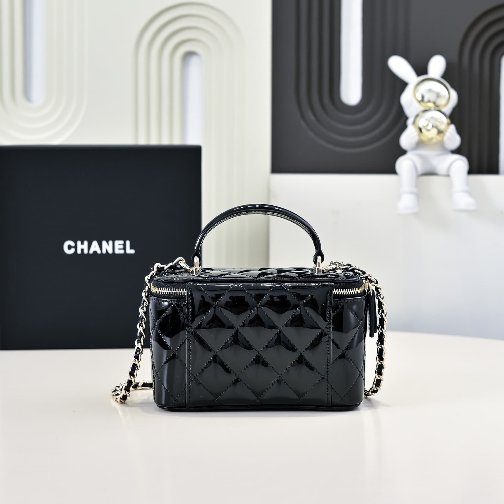 Chanel VANITY WITH CHAIN AP2199 Patent Calfskin Gold-Tone Metal High
