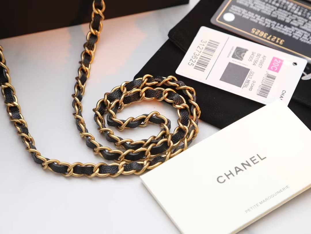 Chanel VANITY WITH CHAIN AP2805 Grained Calfskin & Gold-Tone Metal Black A