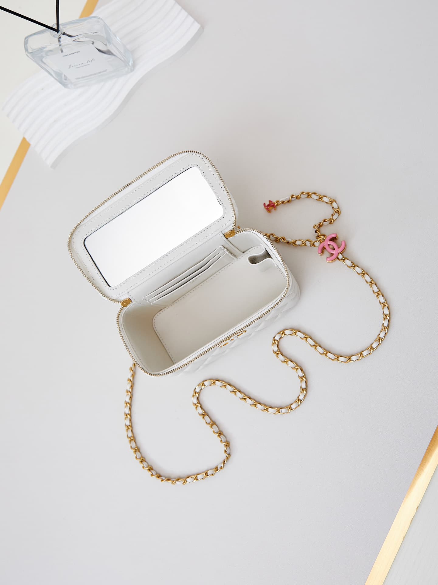 Chanel Vanity with Chain AP3940 Lambskin White A