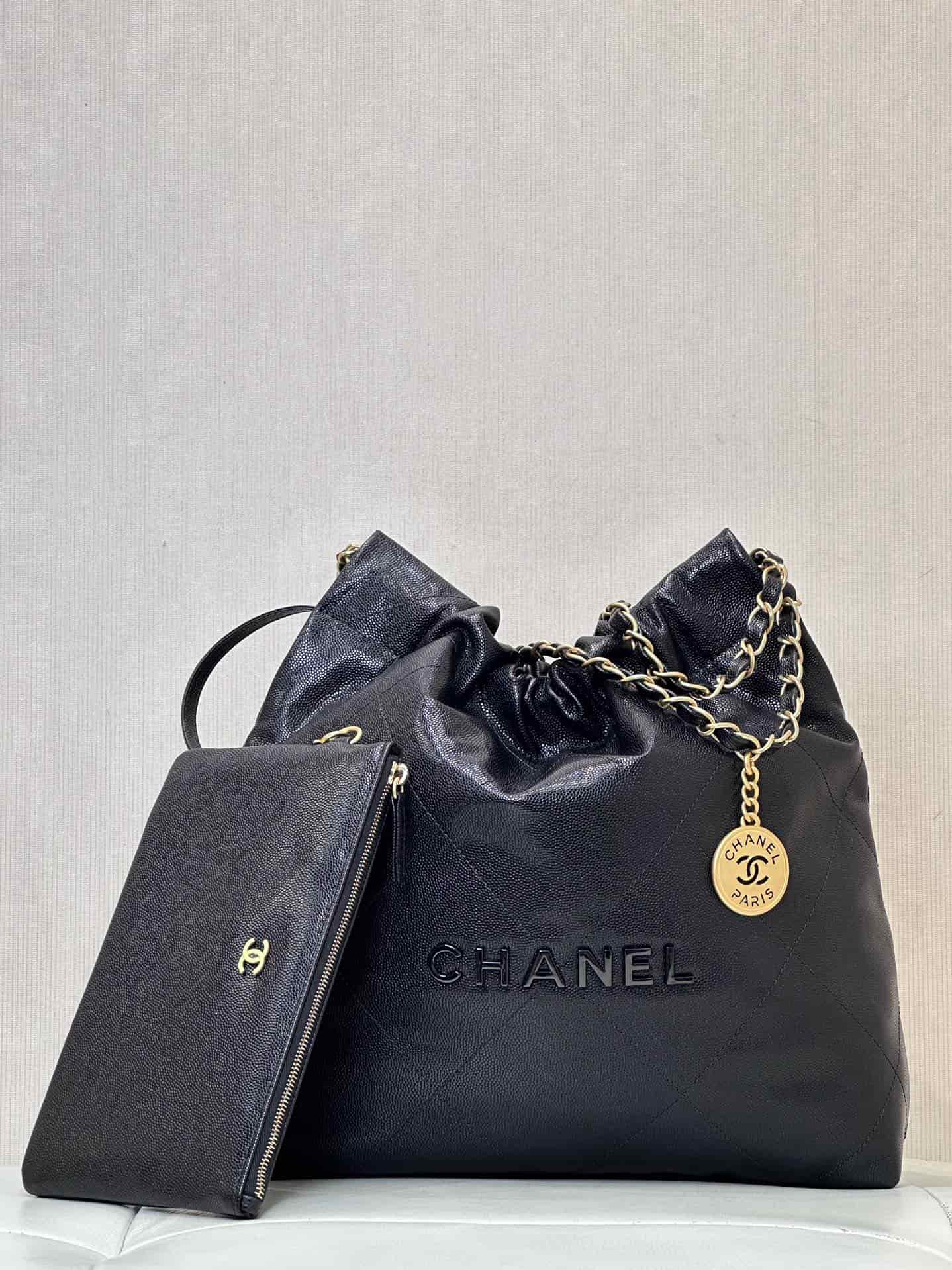 Chanel 22 Small handbag Shiny calfskin & Gold-tone metal AS3260 Black TOP