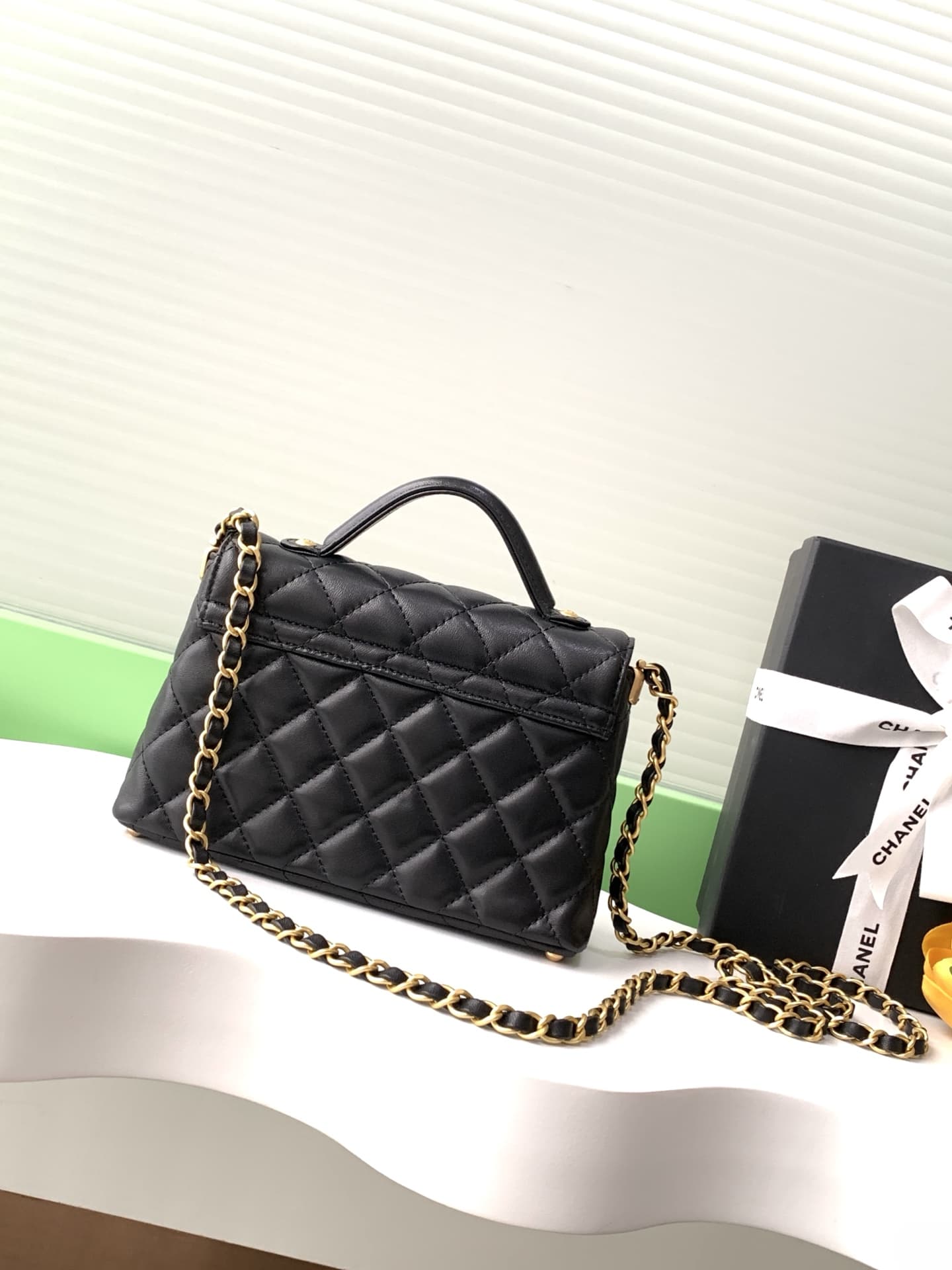 SMALL FLAP BAG WITH TOP HANDLE Lambskin Gold-Metal AS5355 Black A