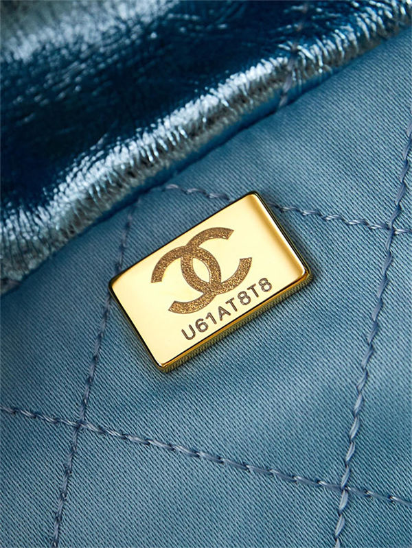 Chanel 22 SMALL HANDBAG Metallic Calfskin & Gold-Tone Metal AS3260 Blue A