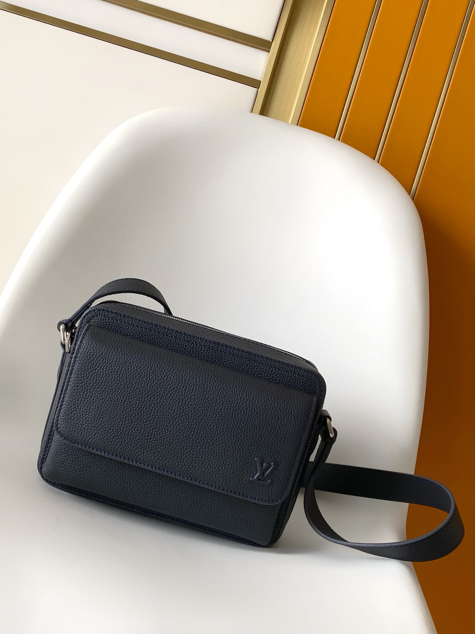 Louis Vuitton Boarding Messenger Navy Blue Waxy calfskin M15260 High