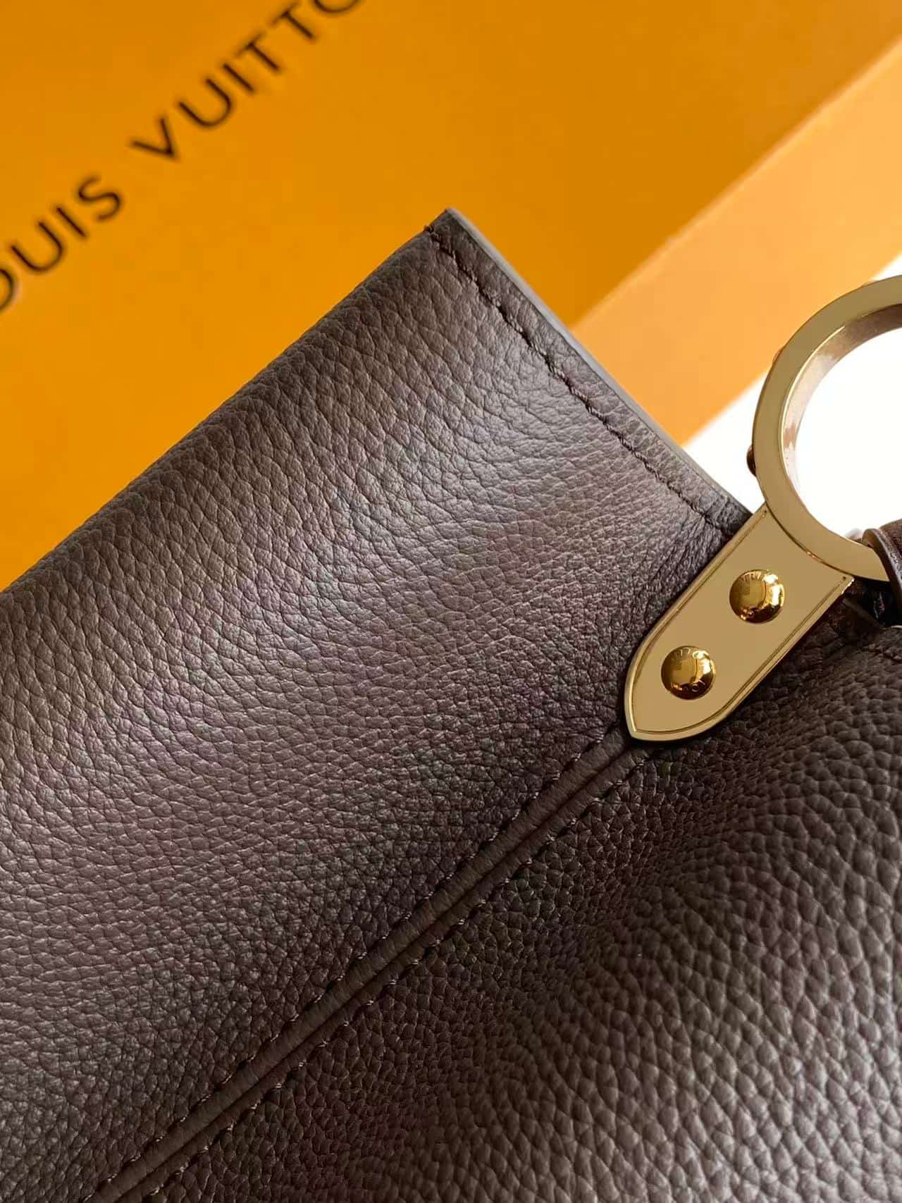 Louis Vuitton Capucines Souple Grain Taurillon Leather Chocolate Brown M26264 TOP